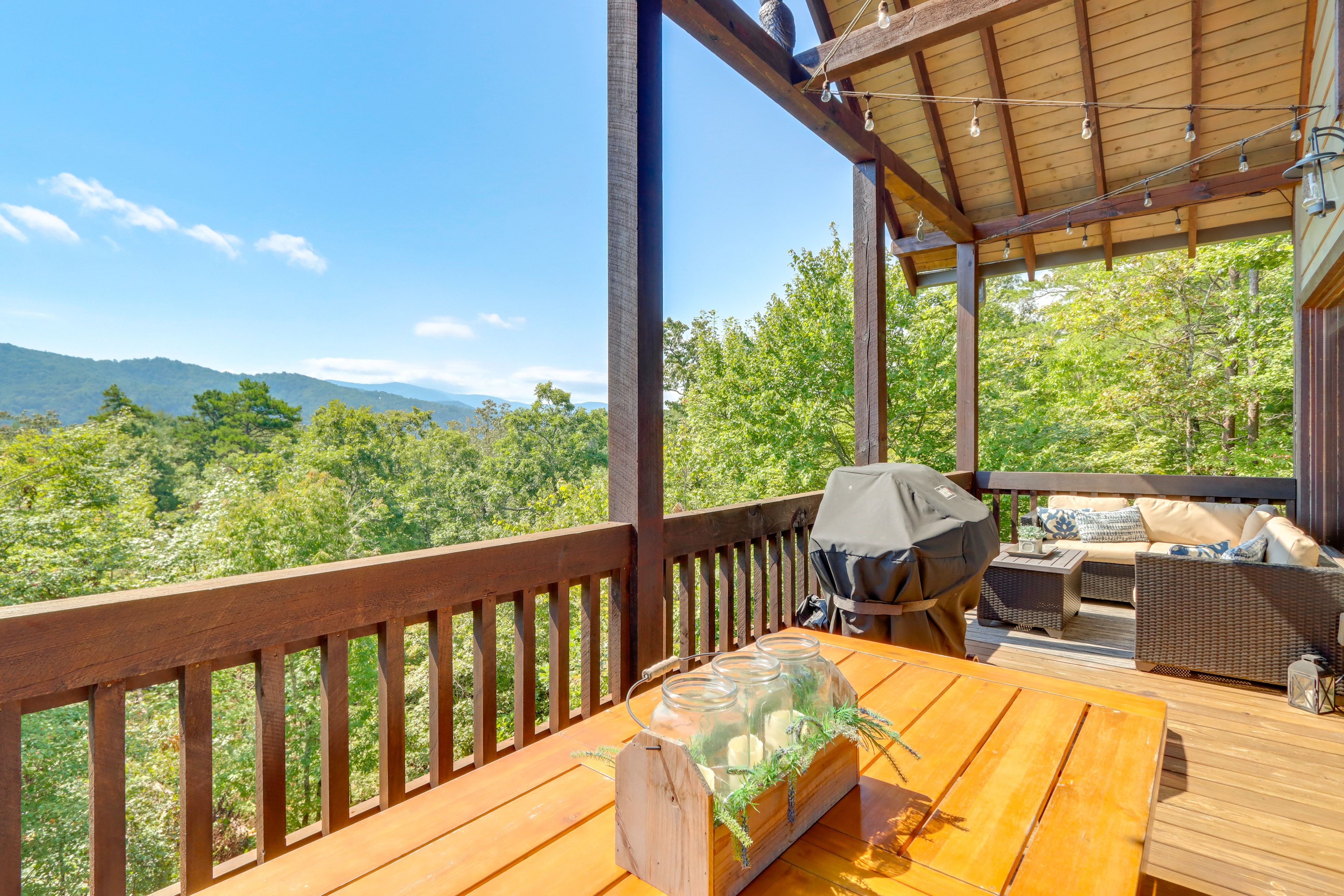 Blue Ridge Vacation Rental | 3BR | 3.5BA | 2,800 Sq Ft | 6 Steps to Enter