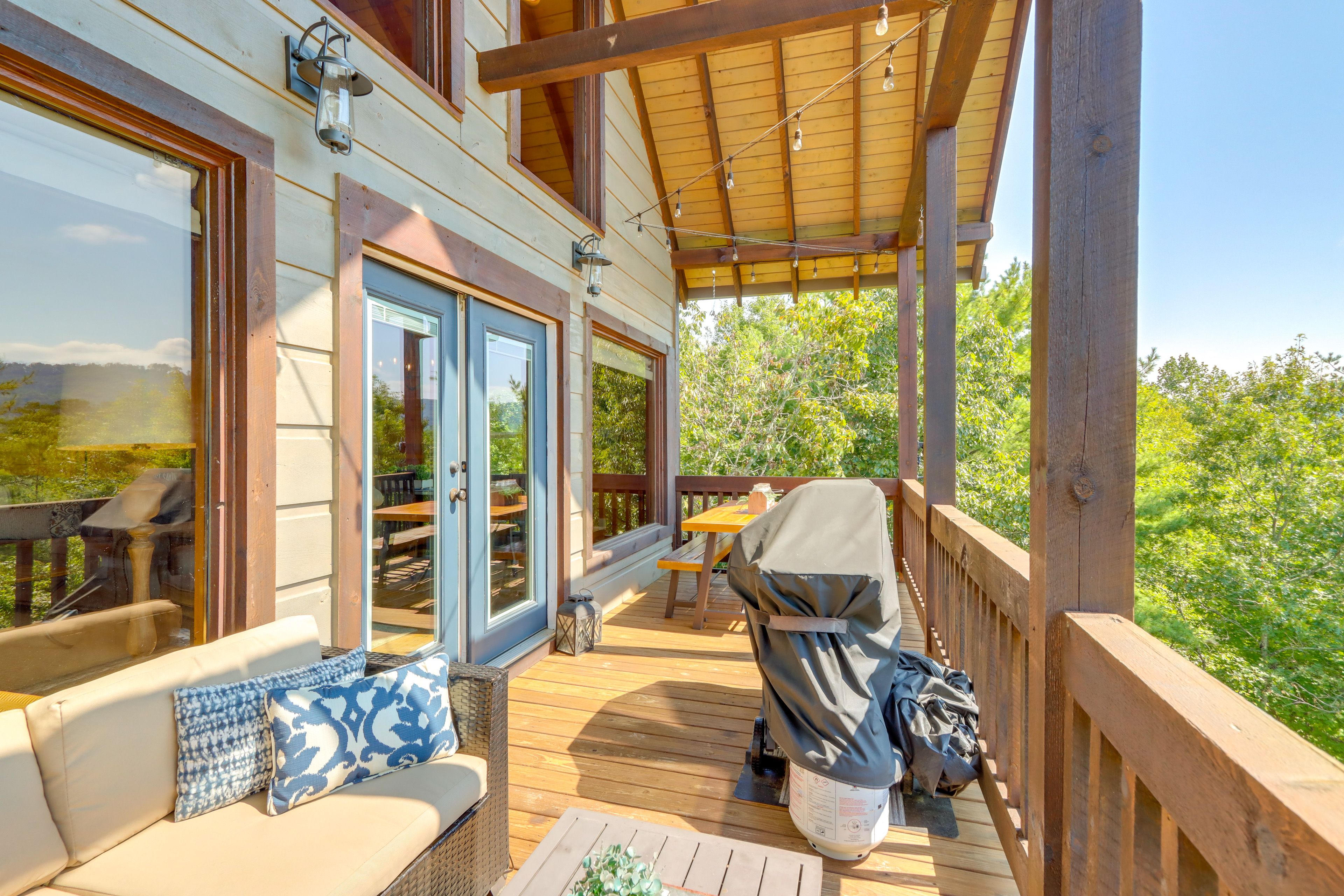 Upper Deck | BBQ Grill