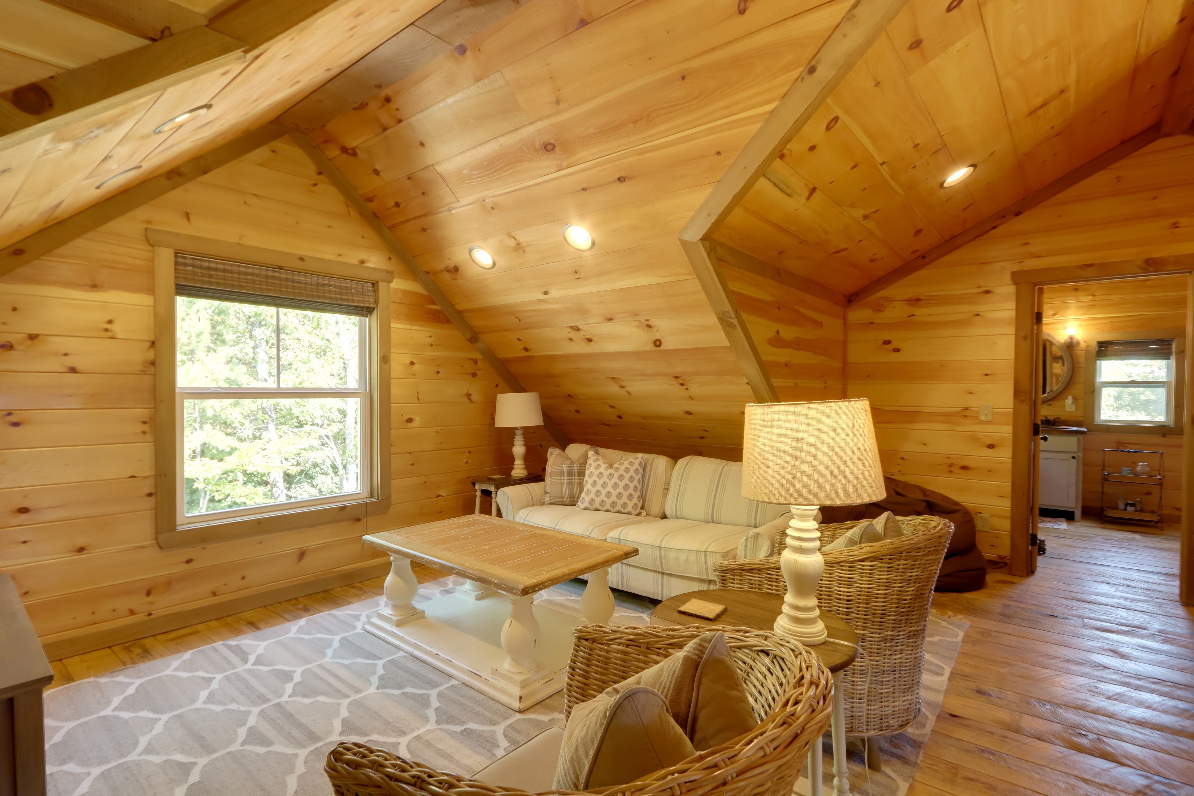 Loft | 2nd Floor | Smart TV