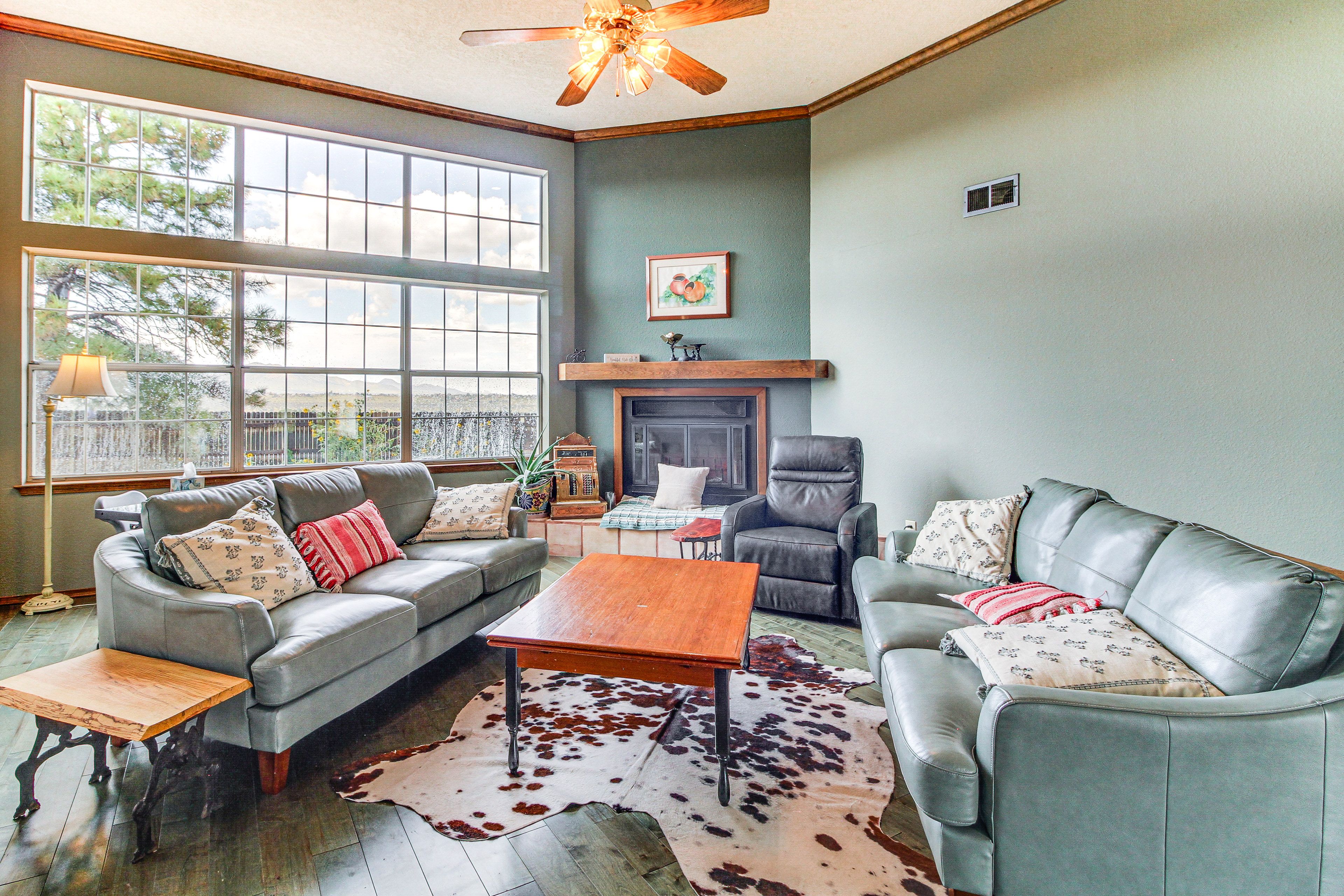 Edgewood Vacation Rental | 3BR | 2BA | 1,870 Sq Ft | Living Room | Free WiFi