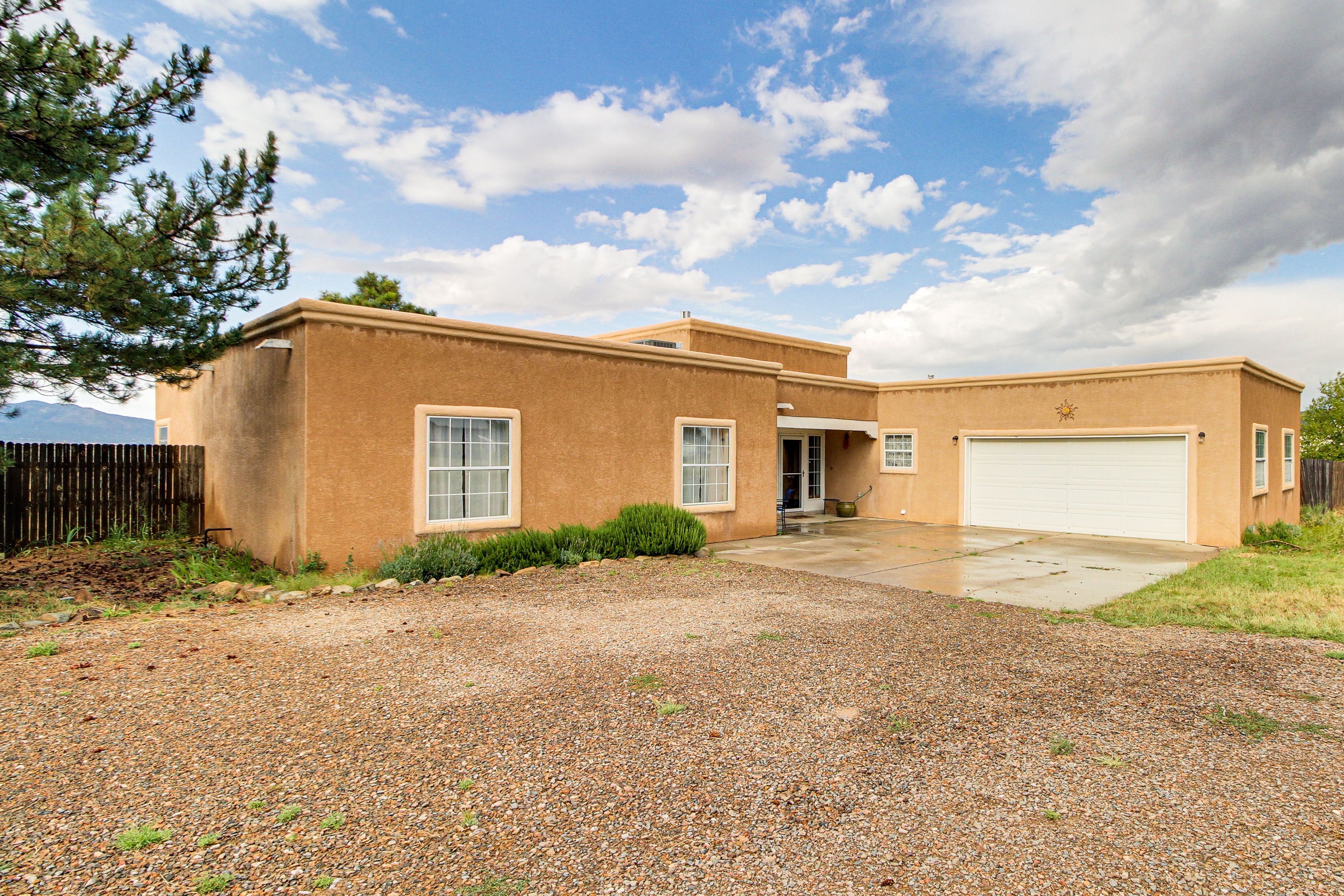 Parking | Driveway (4 Vehicles)