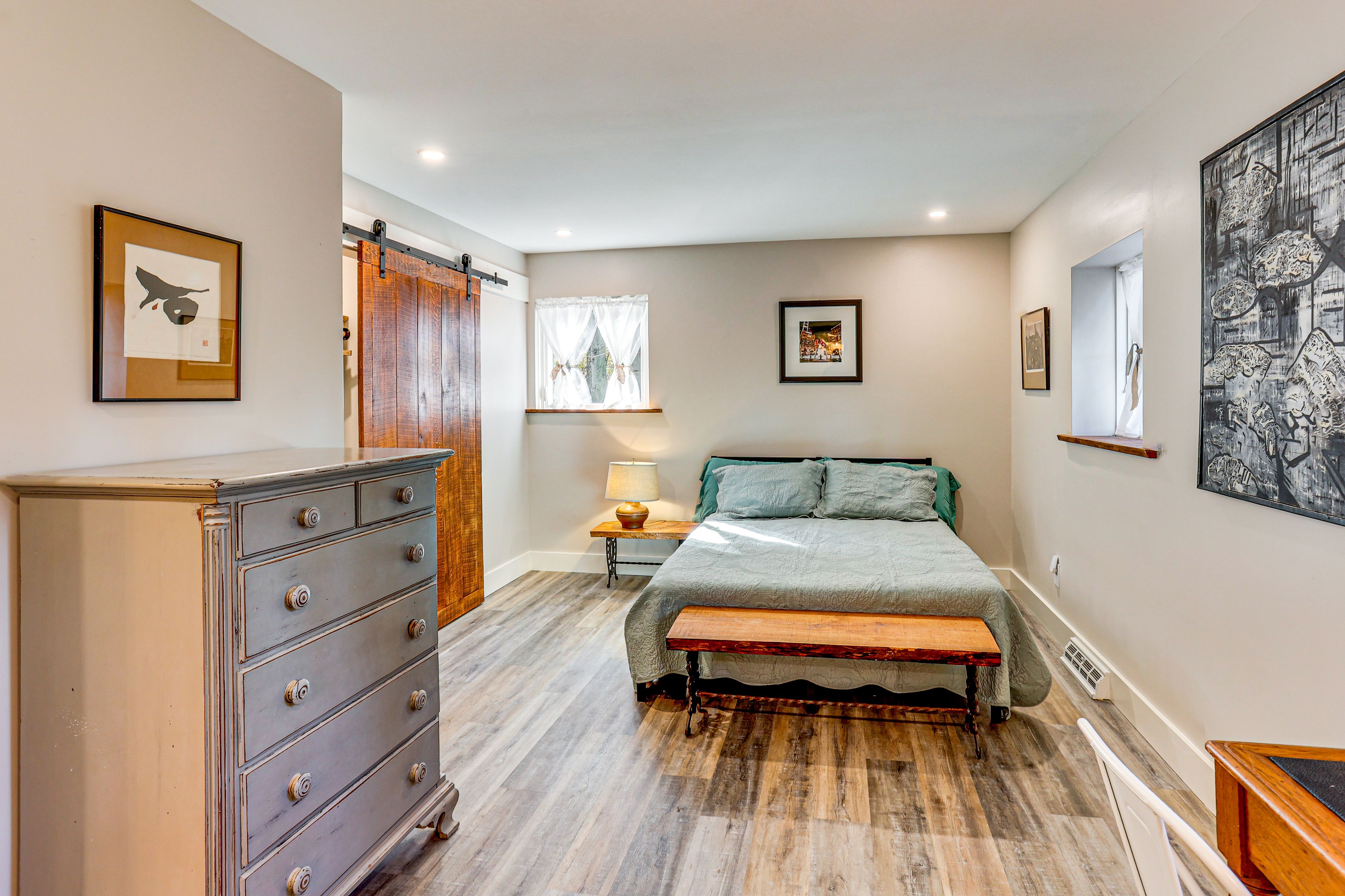 Bedroom 2 | Queen Bed