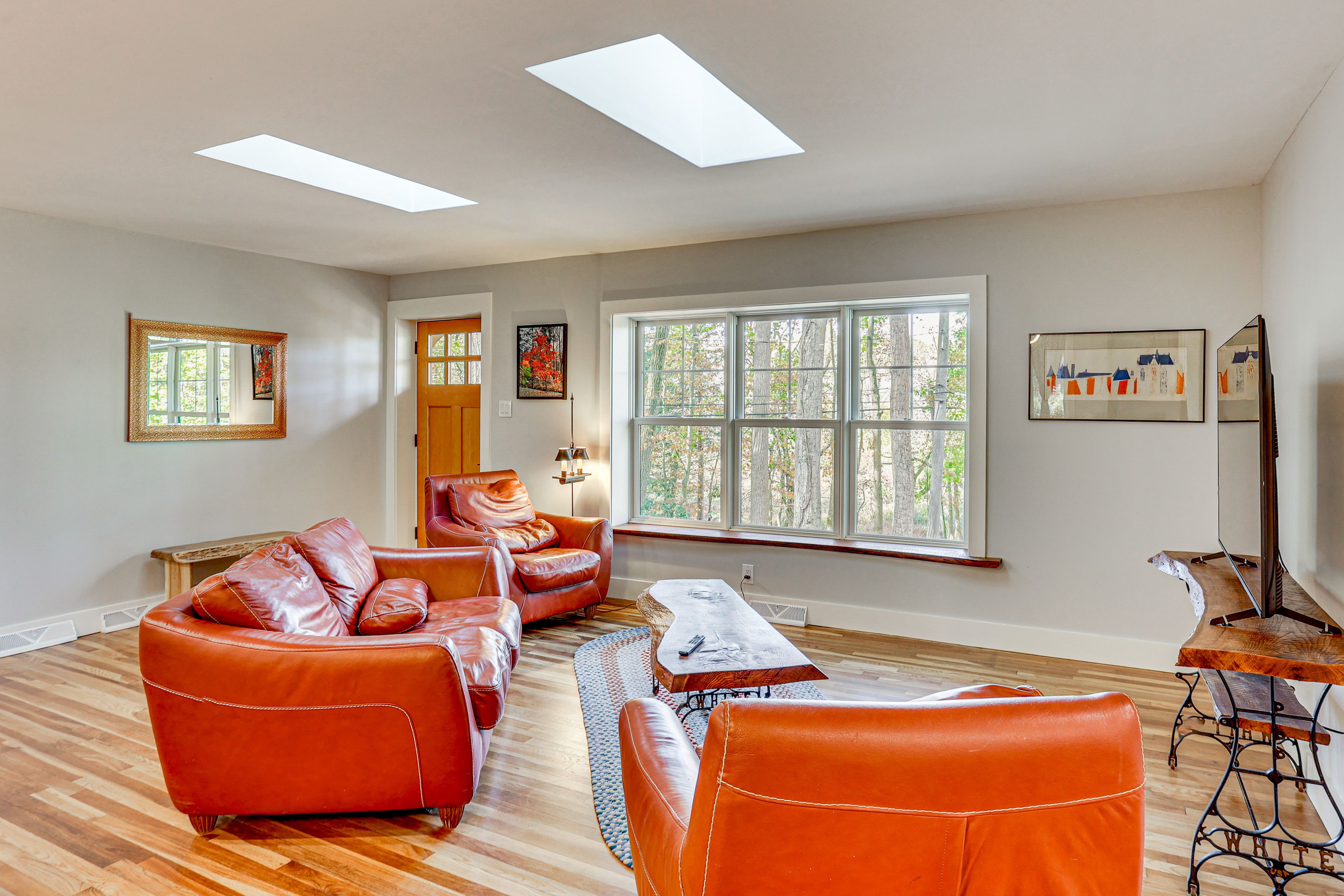 Living Room | Smart TV | Free WiFi