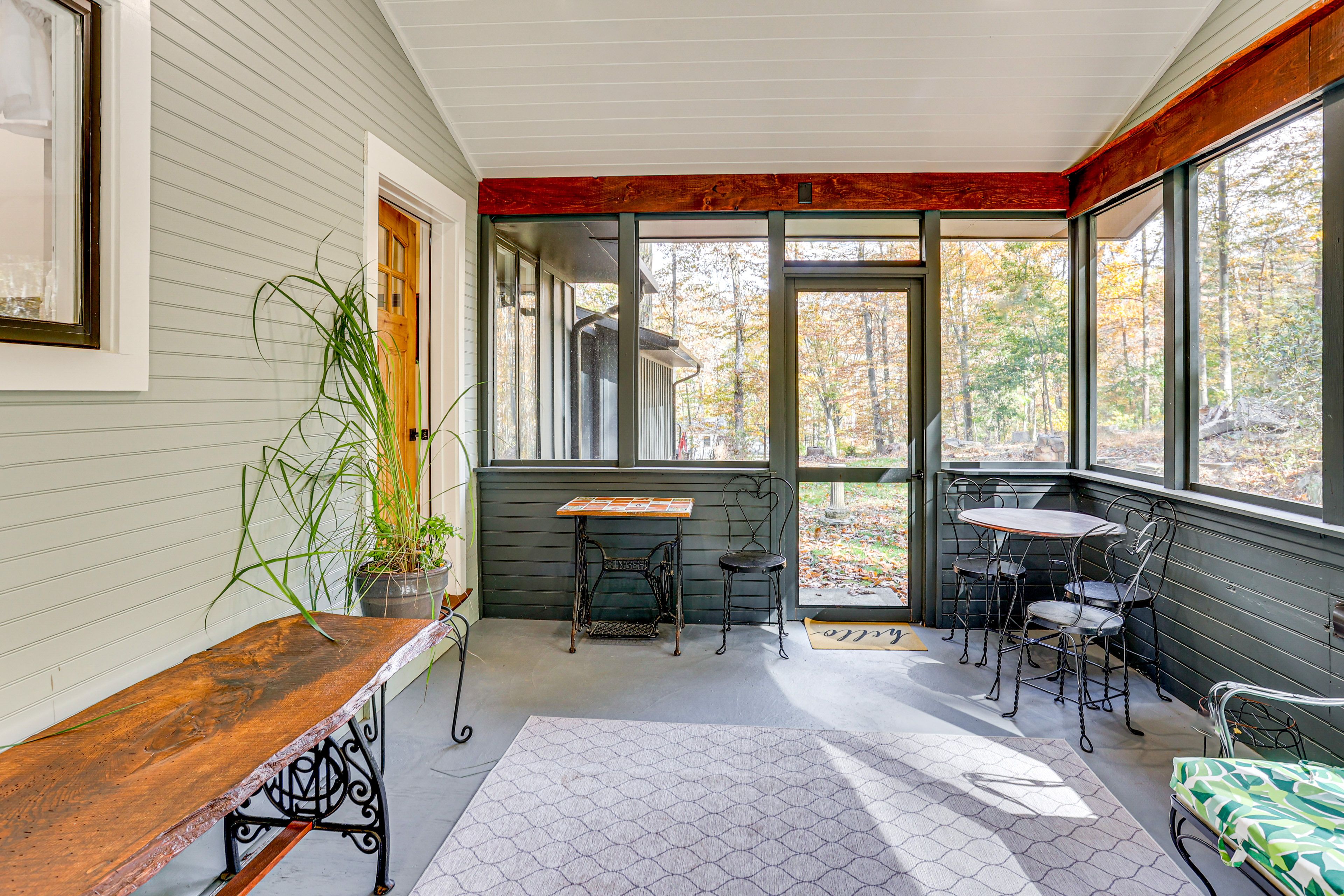 Screened-In Porch