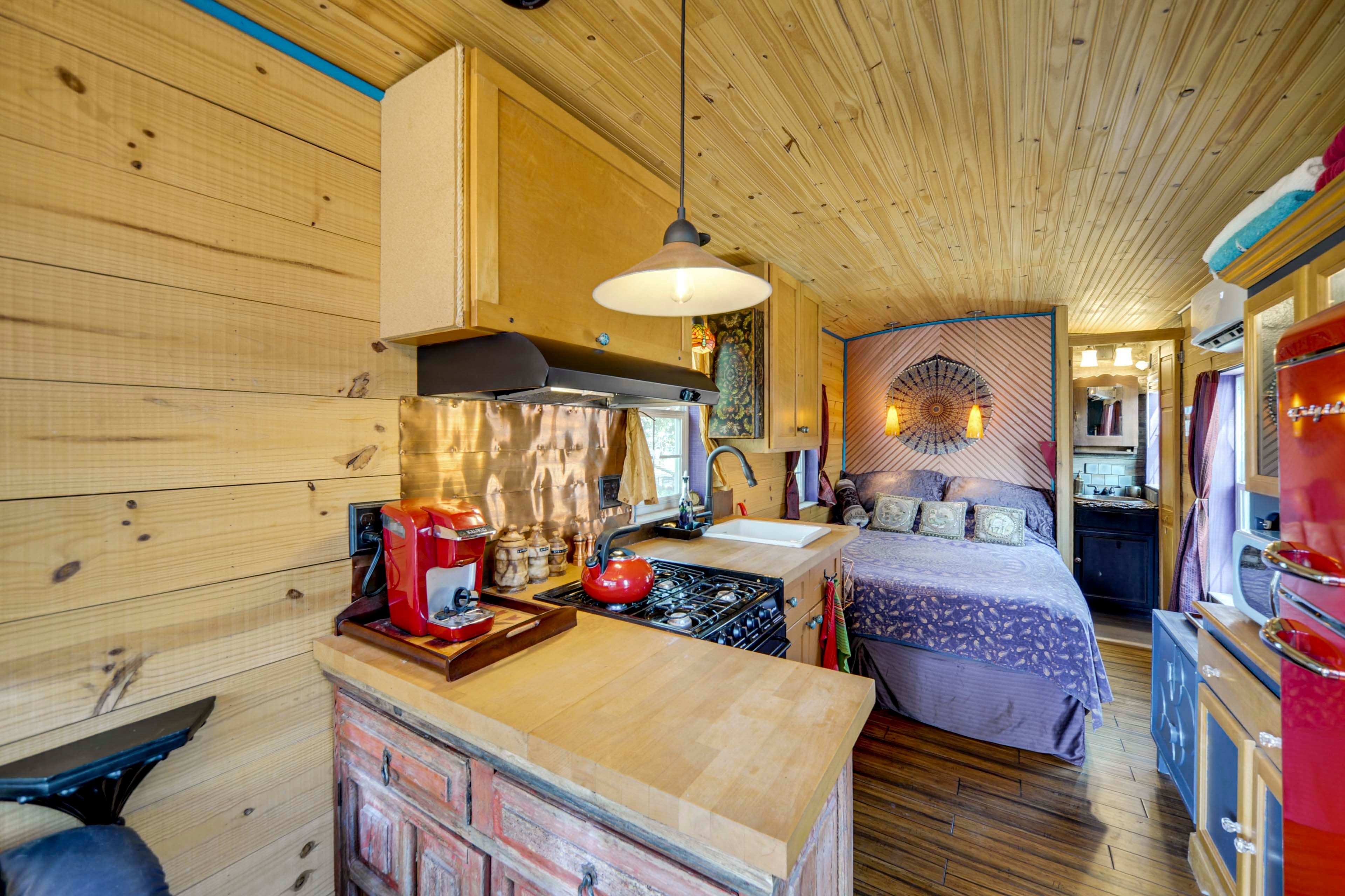 Kitchen | French Press | Complimentary Coffee & Creamer