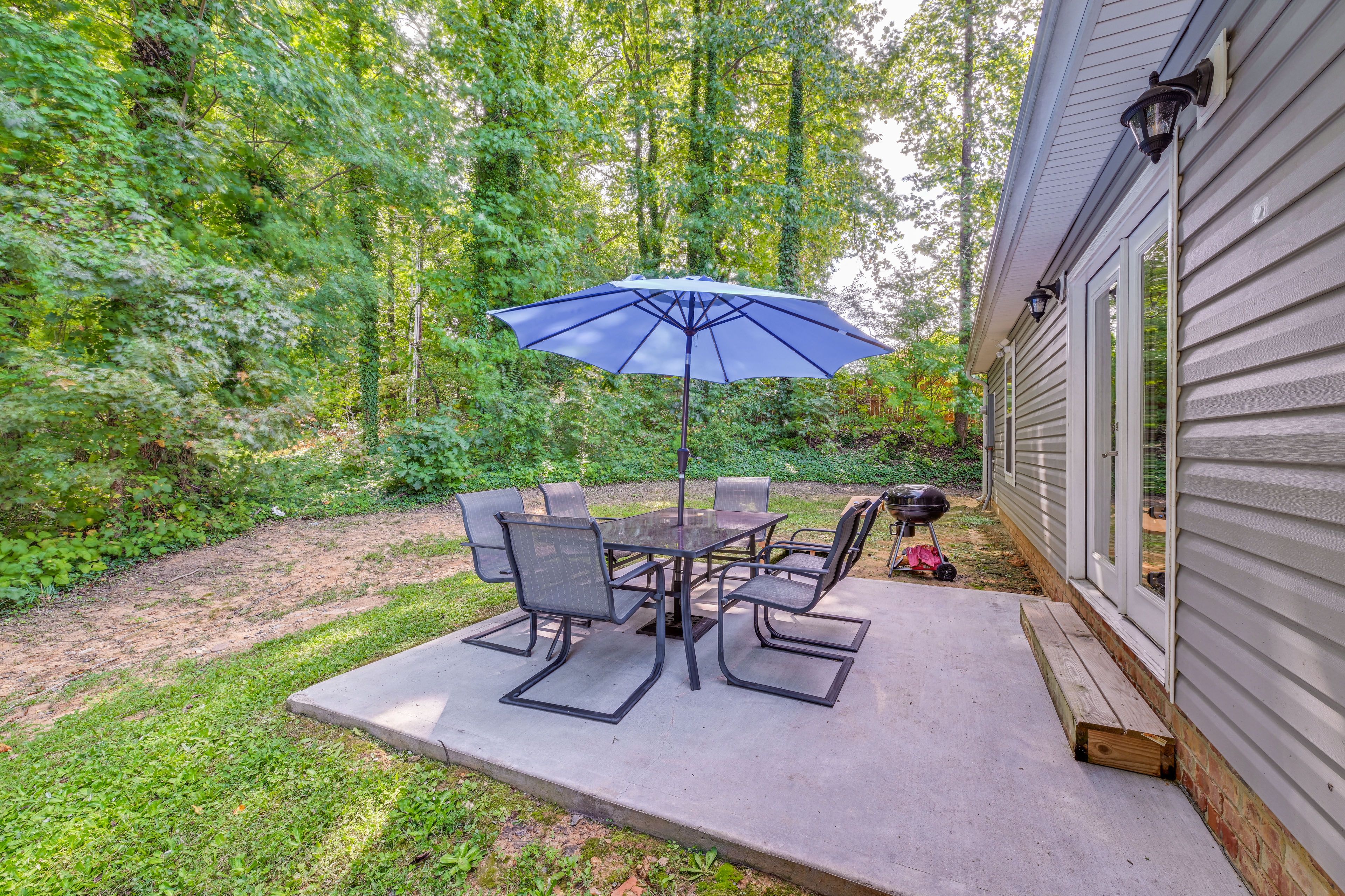 Furnished Patio | Charcoal Grill | Cornhole