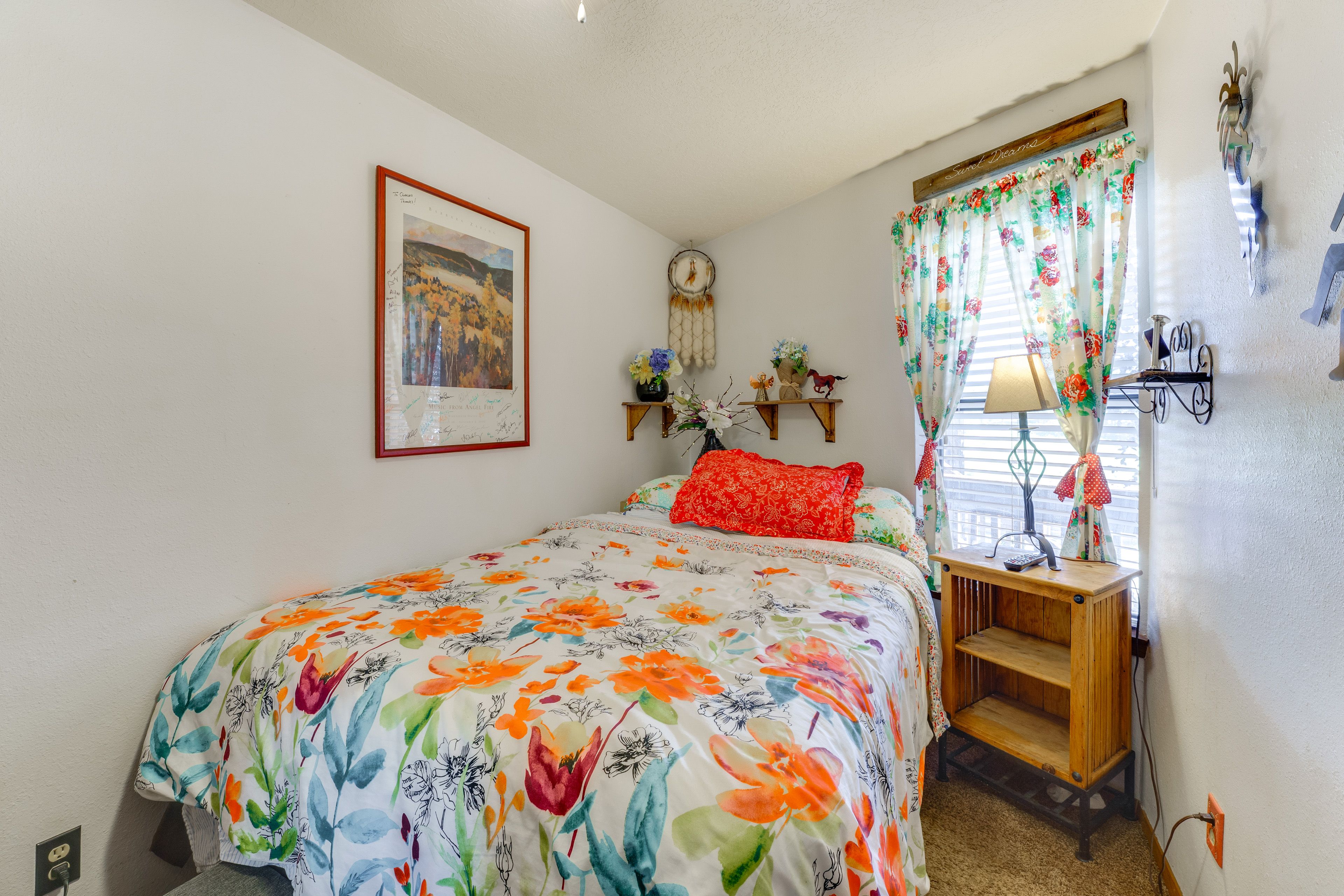 Bedroom | Queen Bed | Linens Provided | Hangers