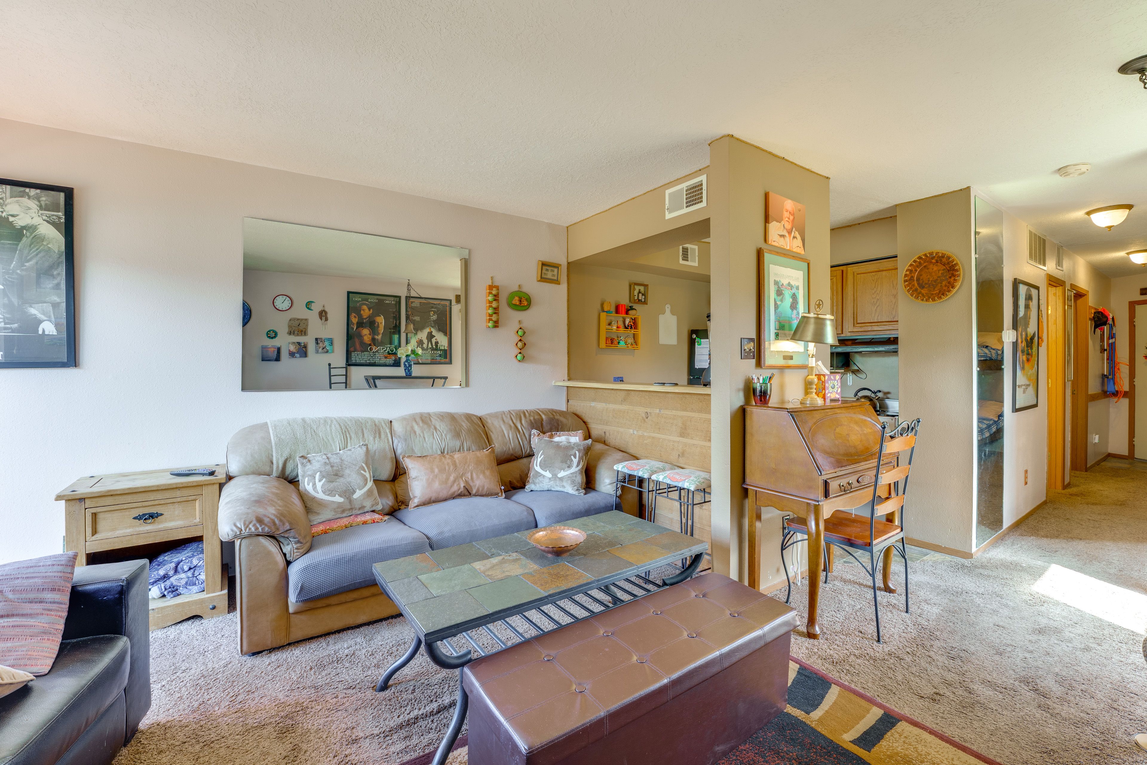 Living Room | Electric Heating | Free WiFi | Smart TV