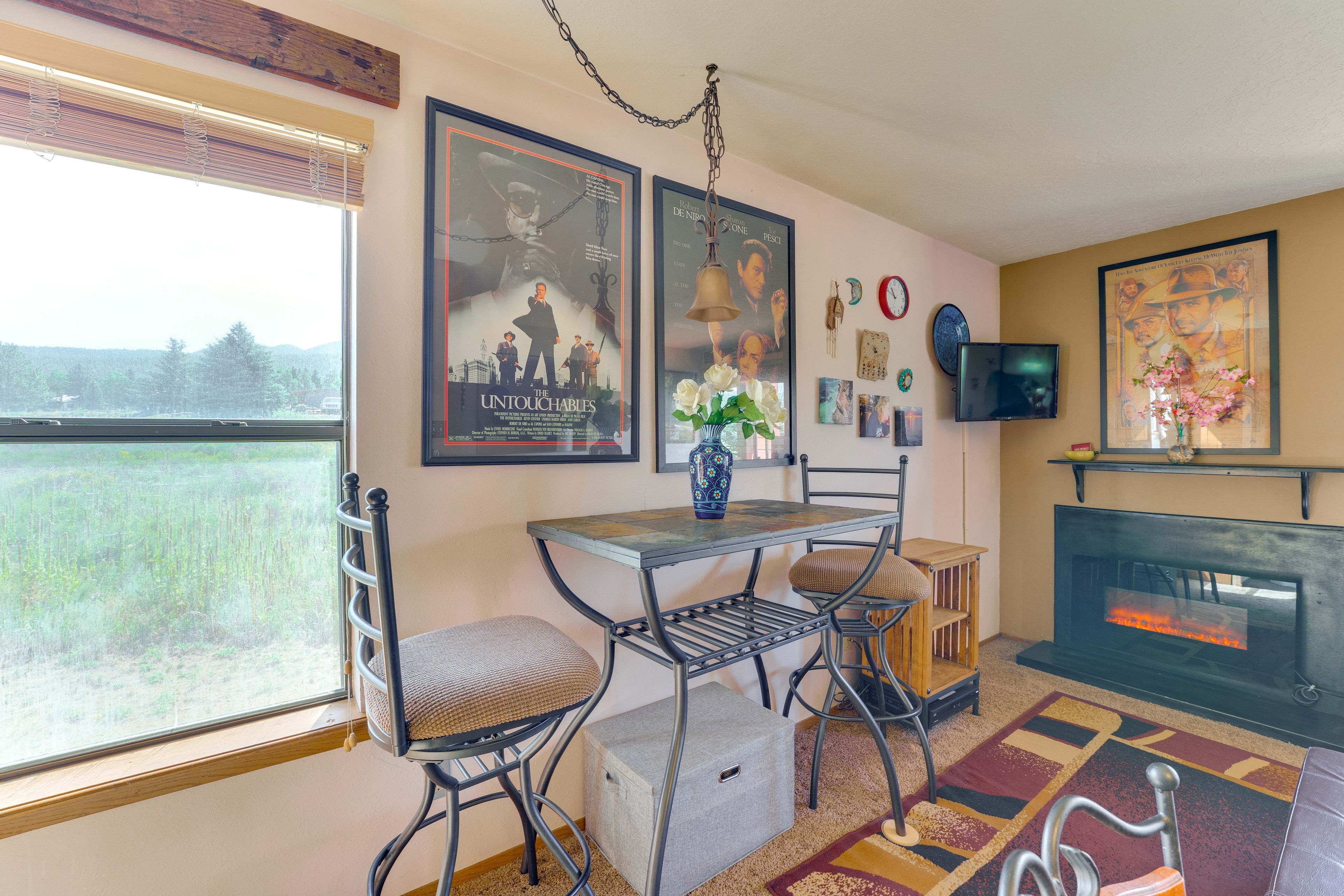 Dining Area | Dishware & Flatware Provided