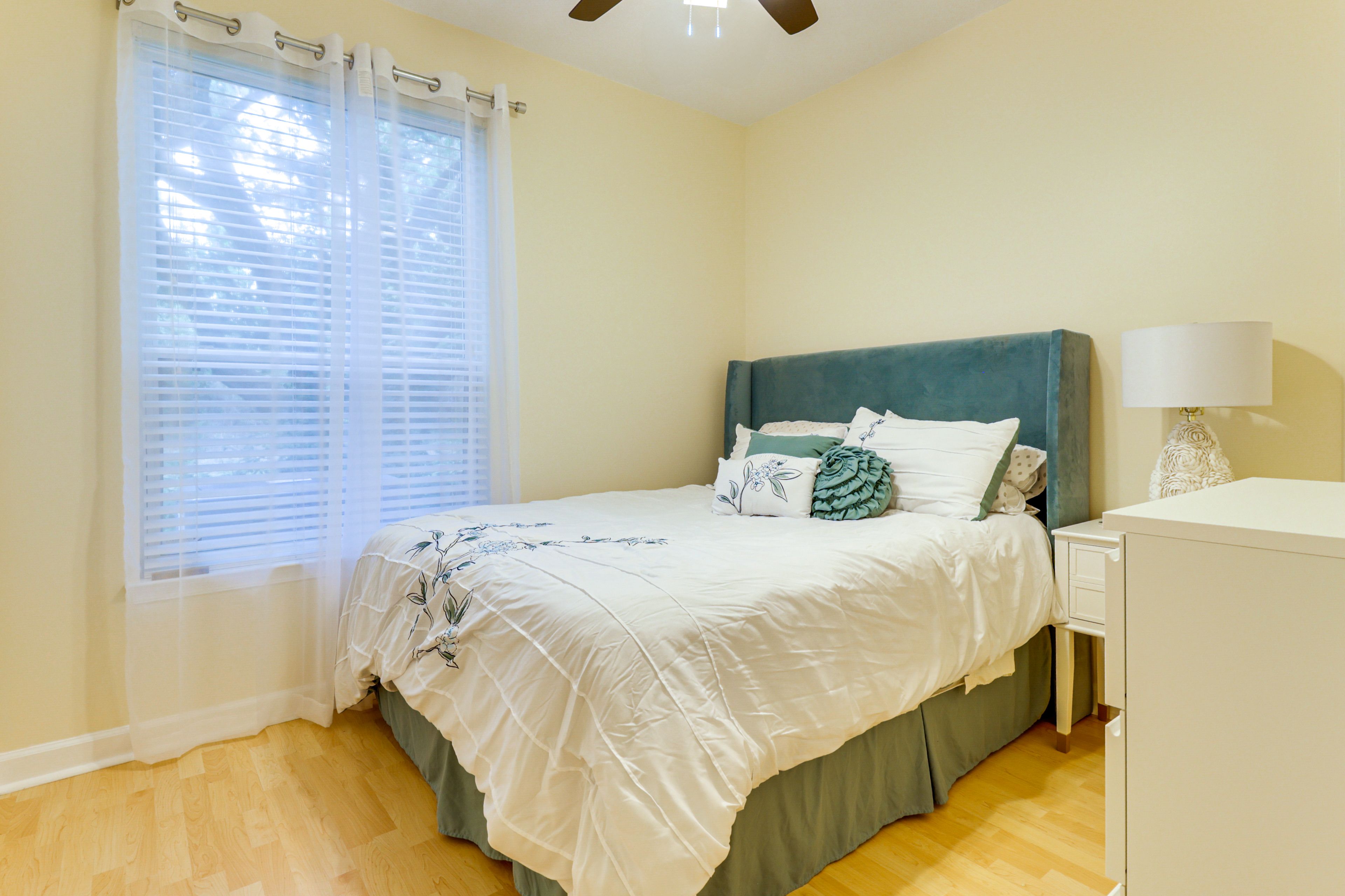 Bedroom 2 | Queen Bed