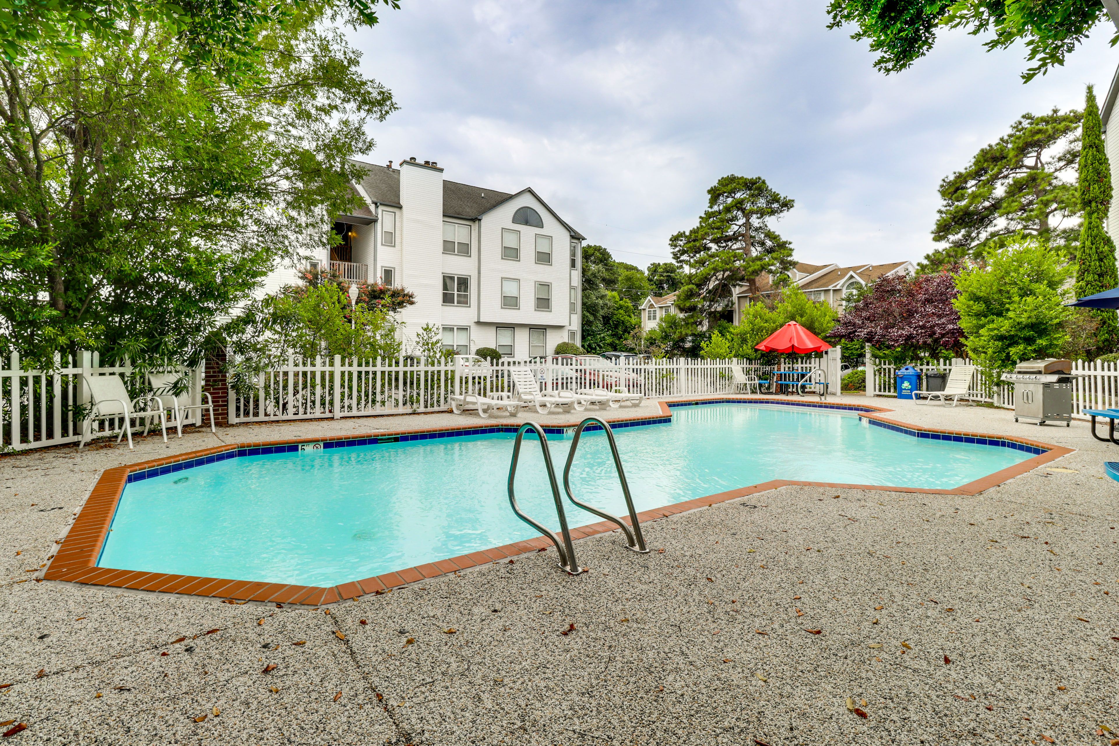 Shoreheaven Condominiums | Community Pool