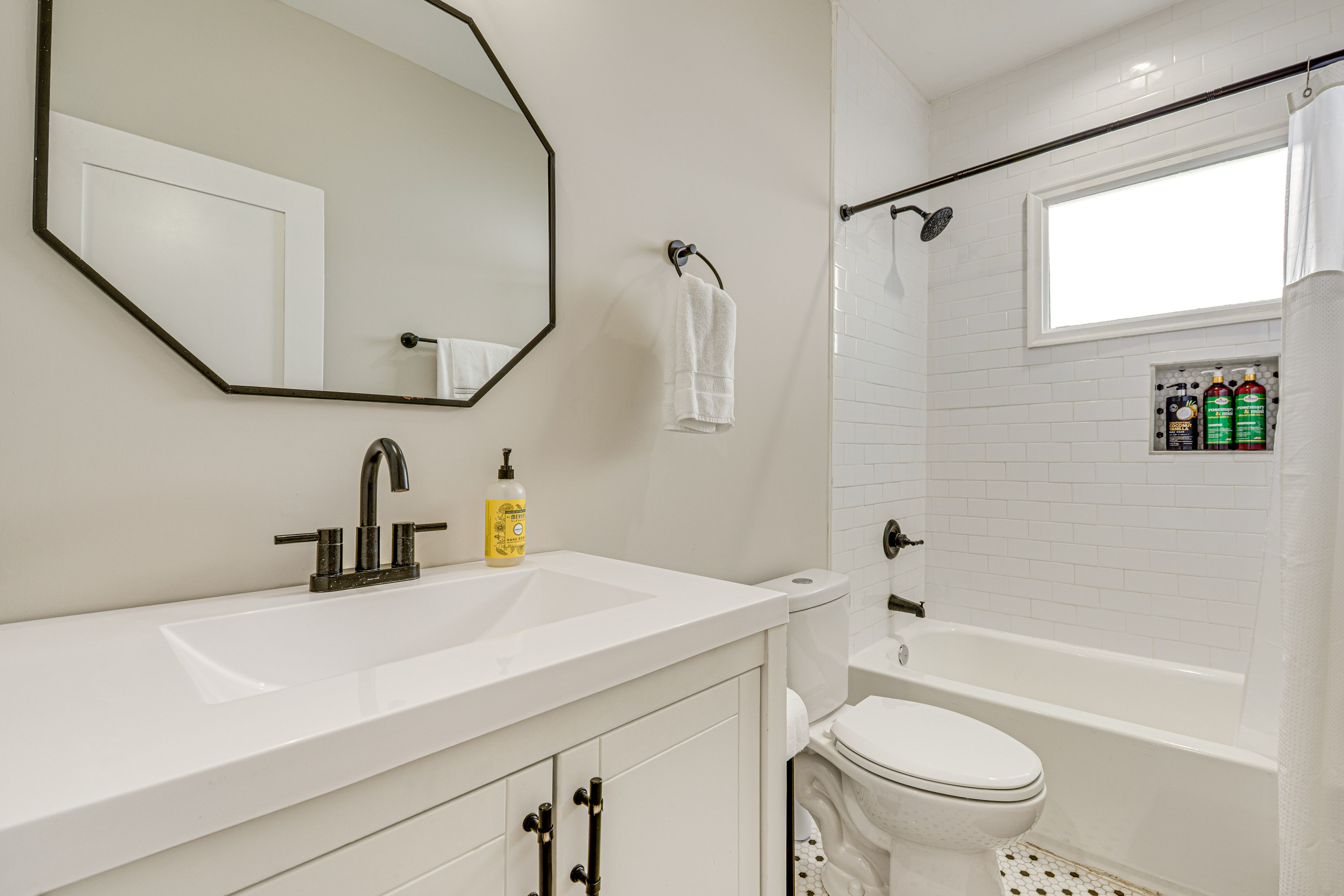 Full Bathroom | Complimentary Toiletries | Hair Dryer
