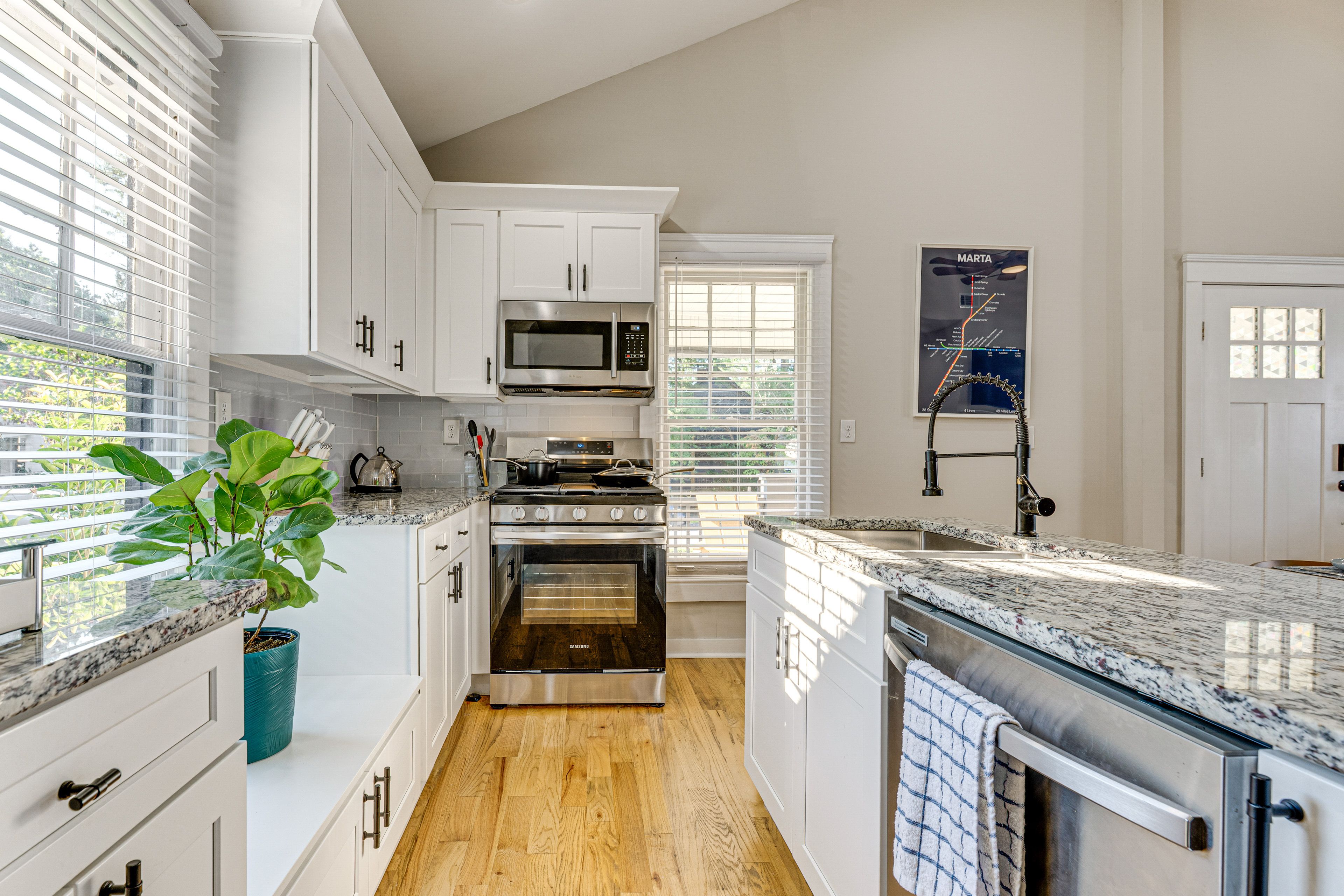 Kitchen | Keurig Coffee Maker | Blender | Toaster | Cooking Basics