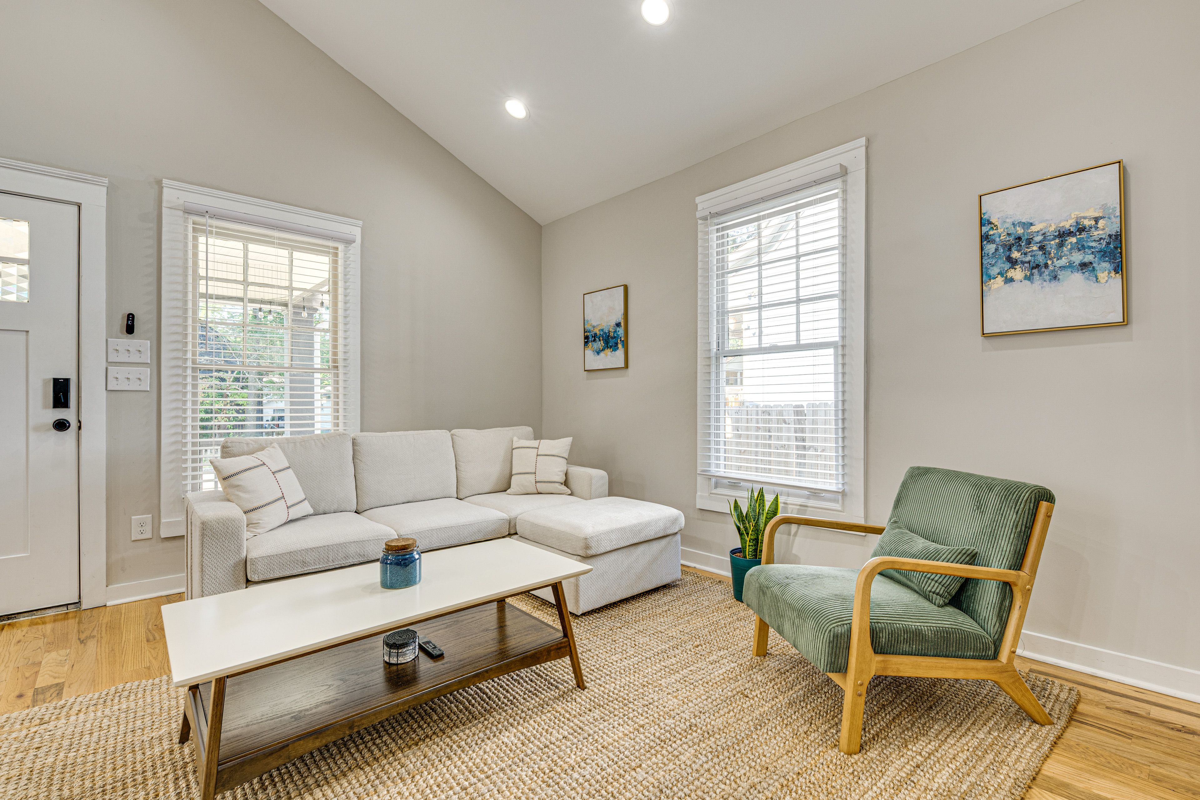 Living Room | Full Sleeper Sofa | Smart TV | Free WiFi
