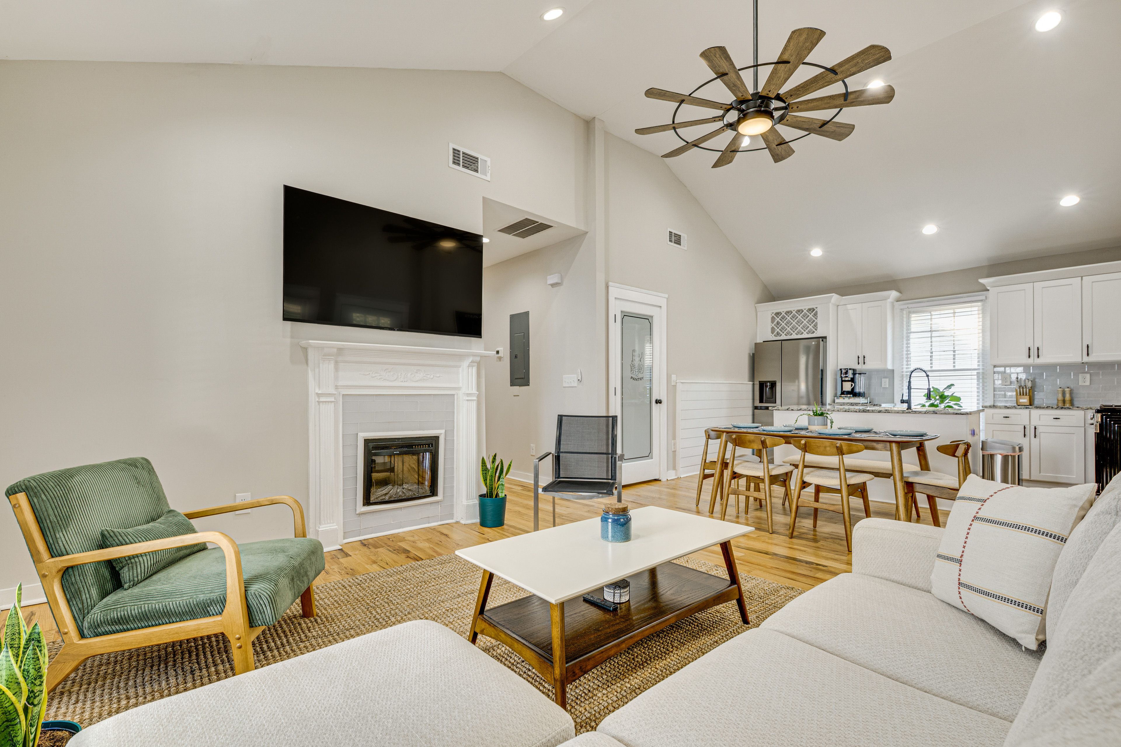 Atlanta Vacation Rental | 3BR | 2BA | 1,430 Sq Ft | 5 Steps Required