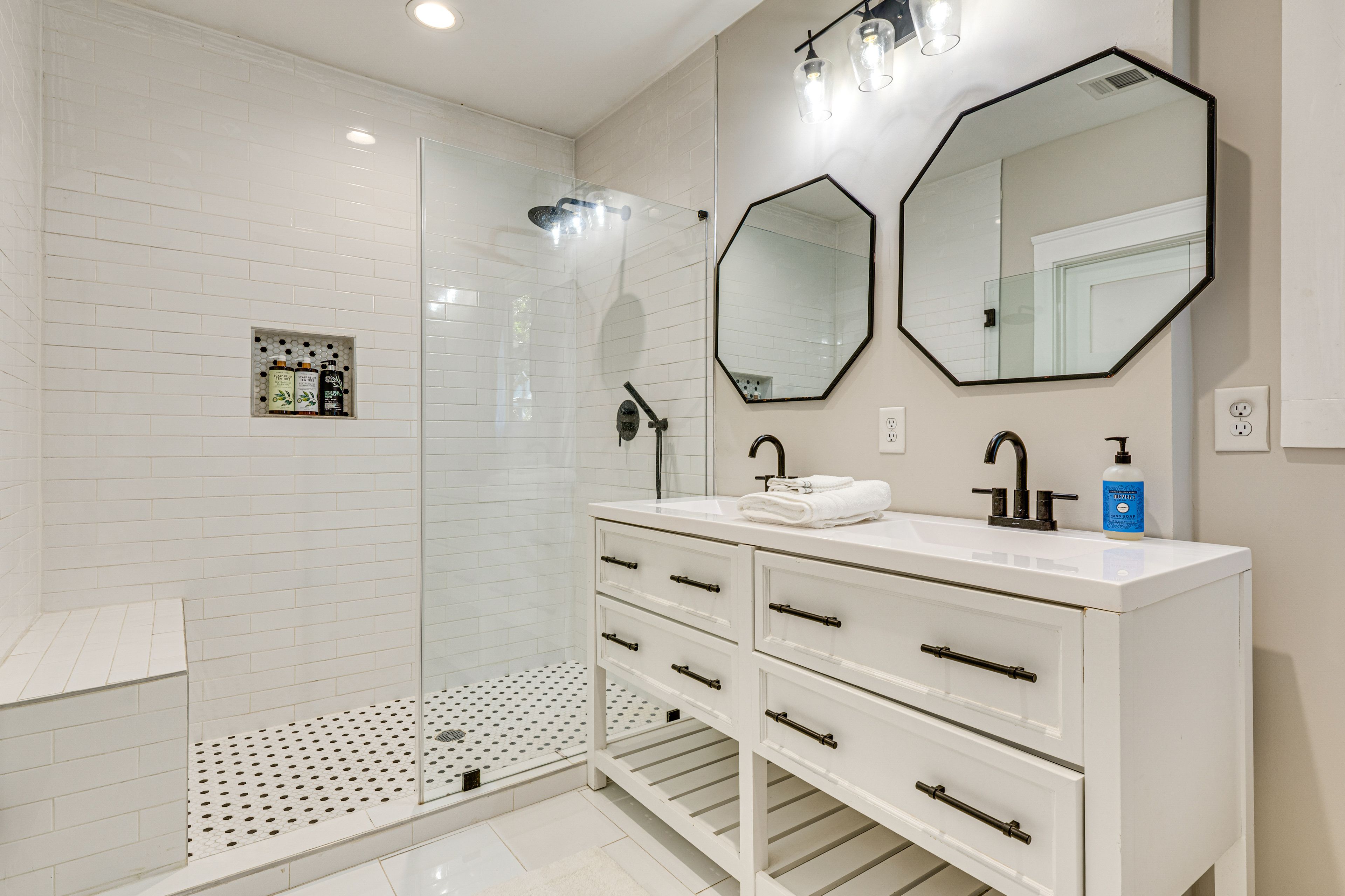 En-Suite Bathroom | Towels Provided