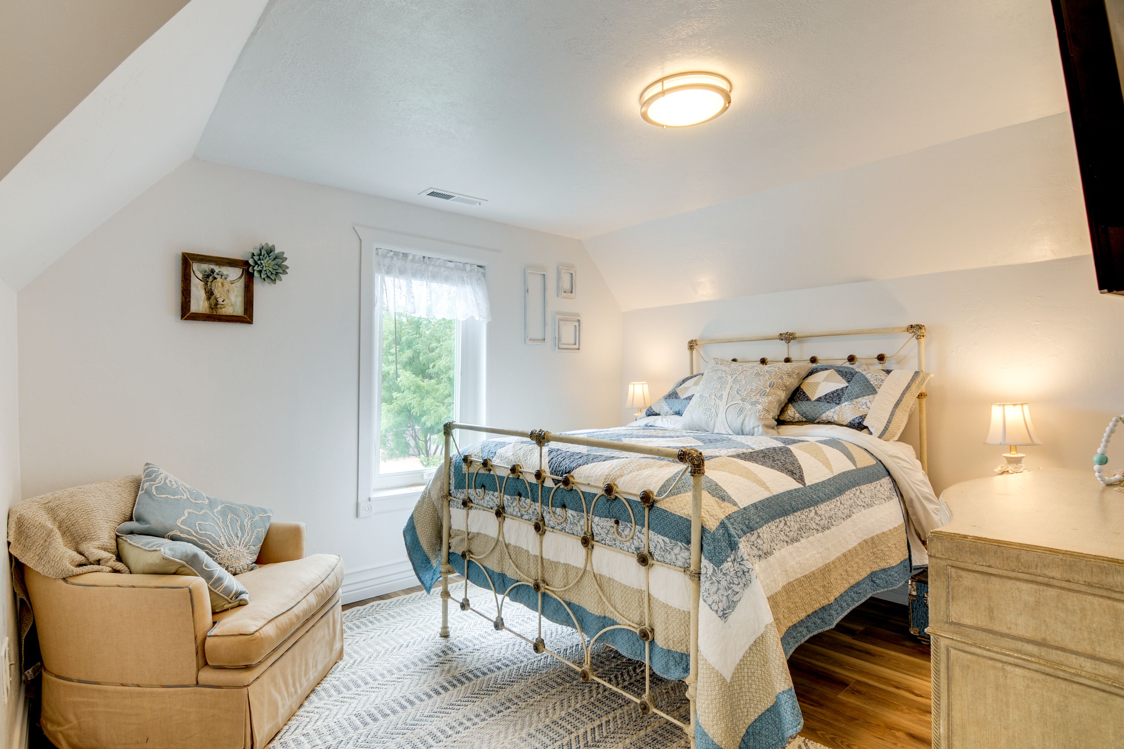 Bedroom 4 | 2nd Floor | Queen Bed