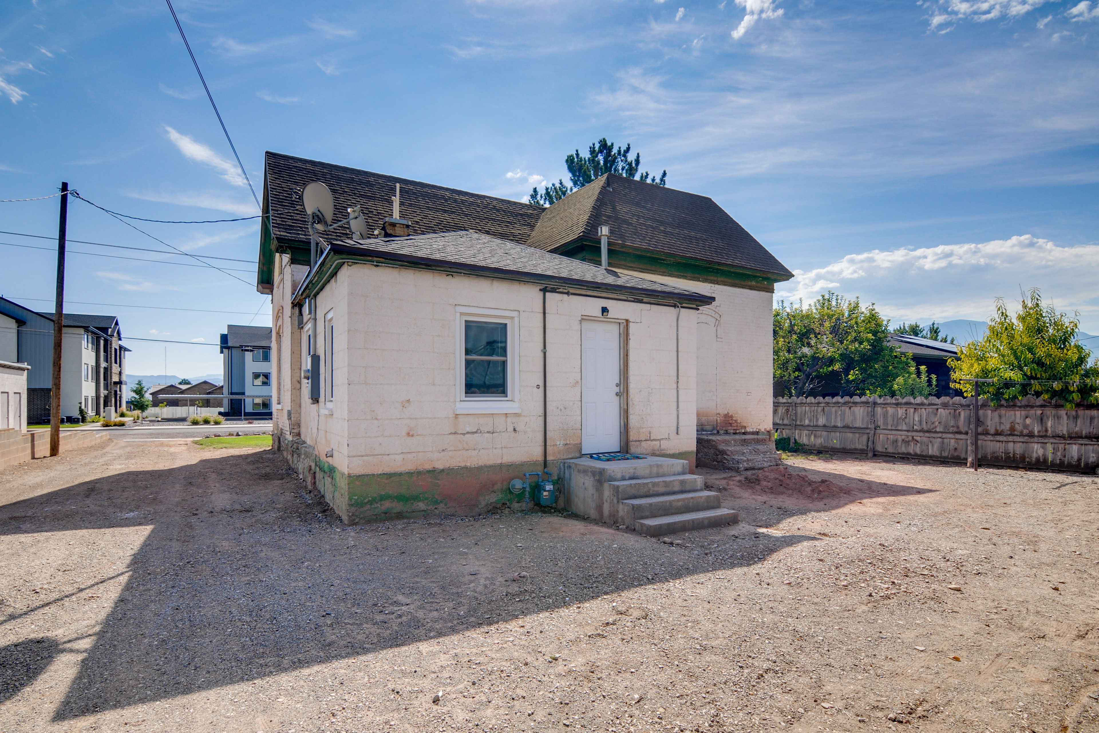 Back Exterior | Trailer Parking