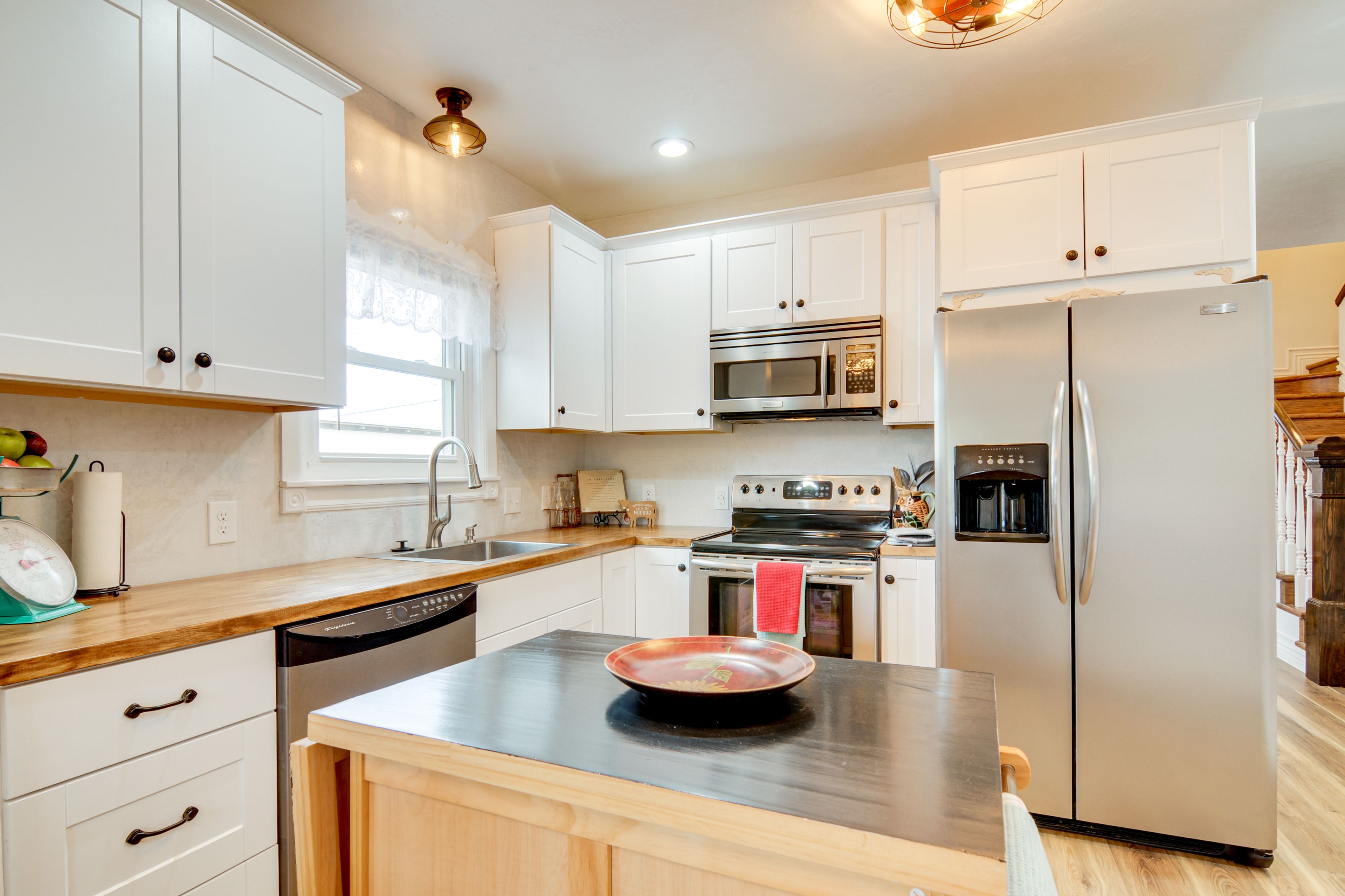 Kitchen | 1st Floor | Espresso Machine | Dishwasher | Cooking Basics