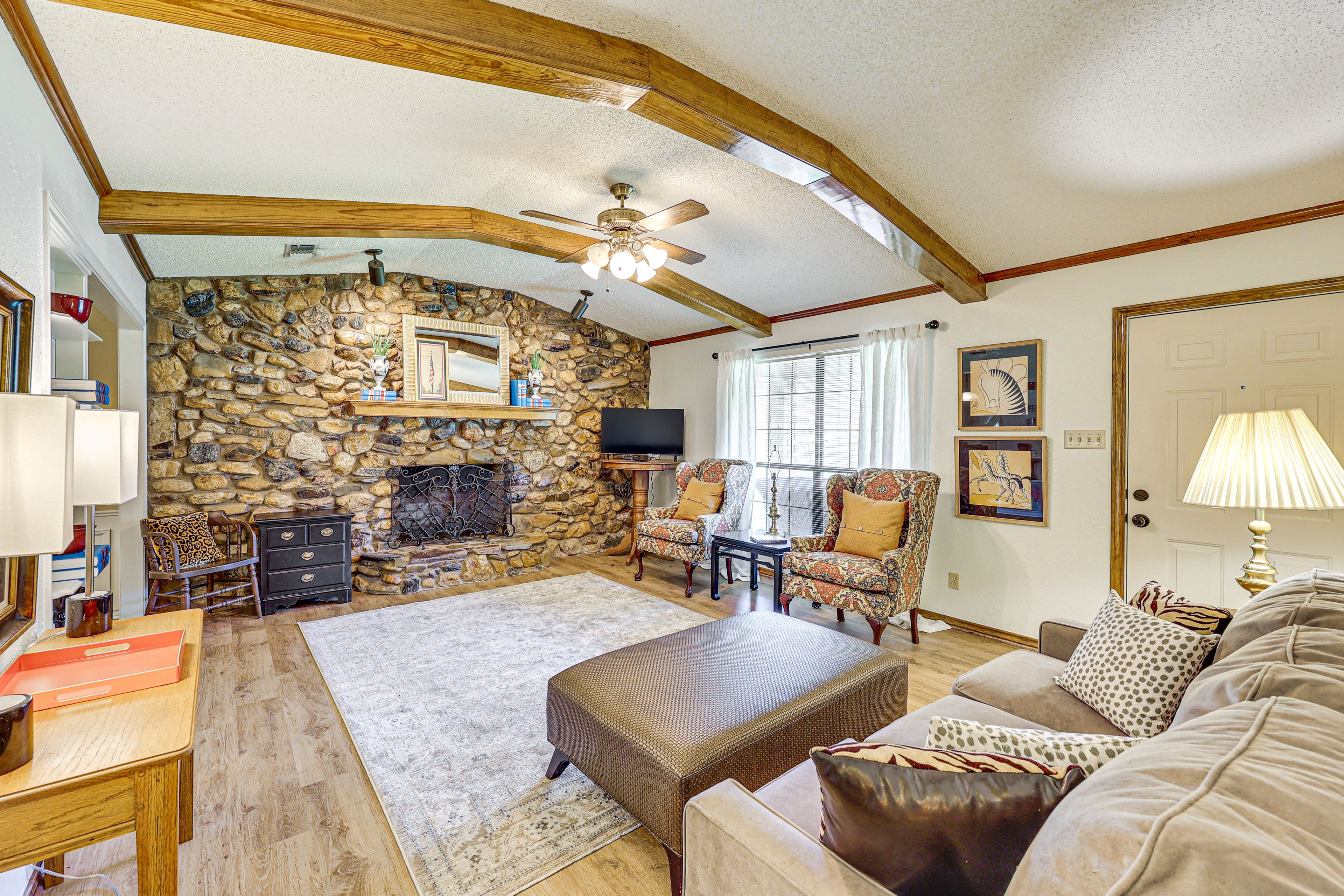 Living Room | Smart TV | Free WiFi