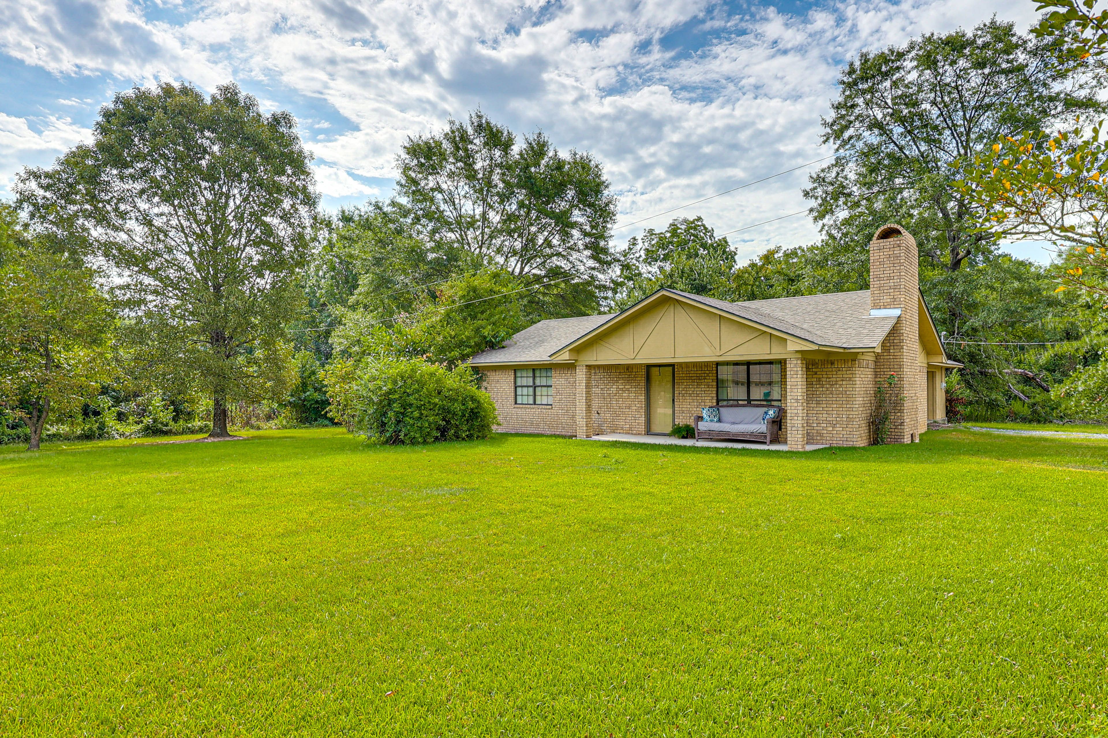 Texarkana Vacation Rental | 2BR | 1BA | Step-Free Access | 1,500 Sq Ft