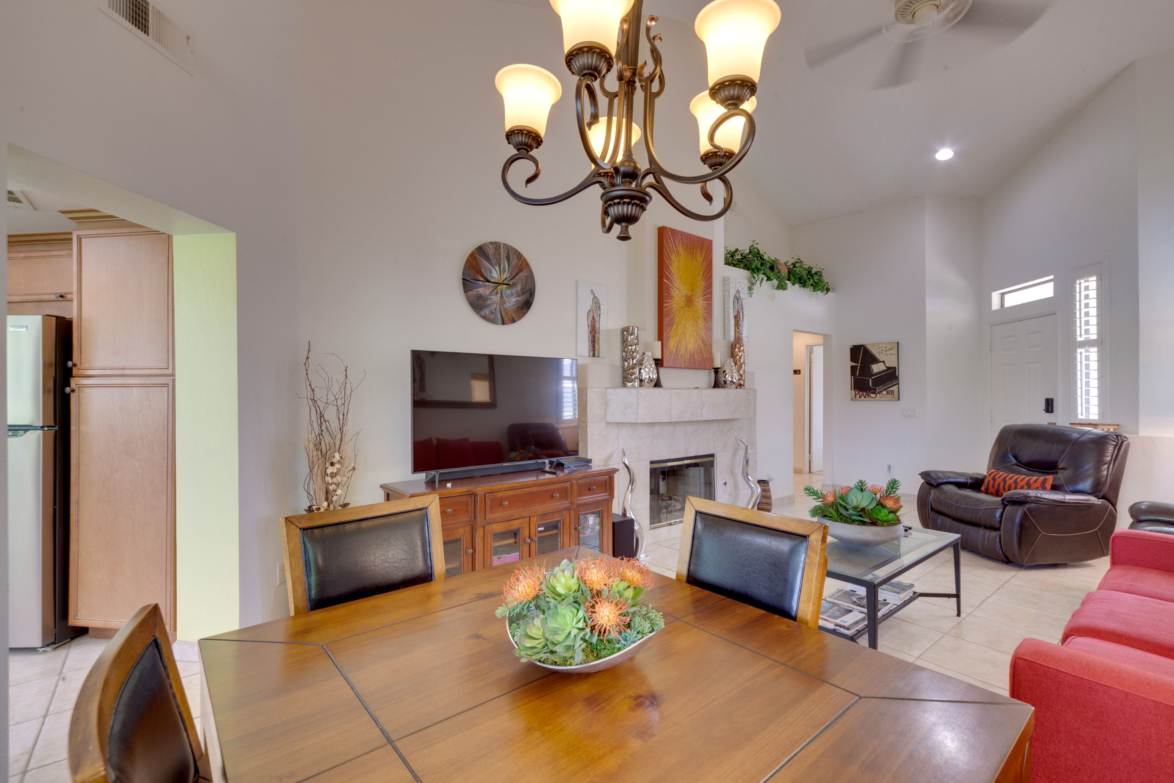 Dining Area | Dishware/Flatware Provided