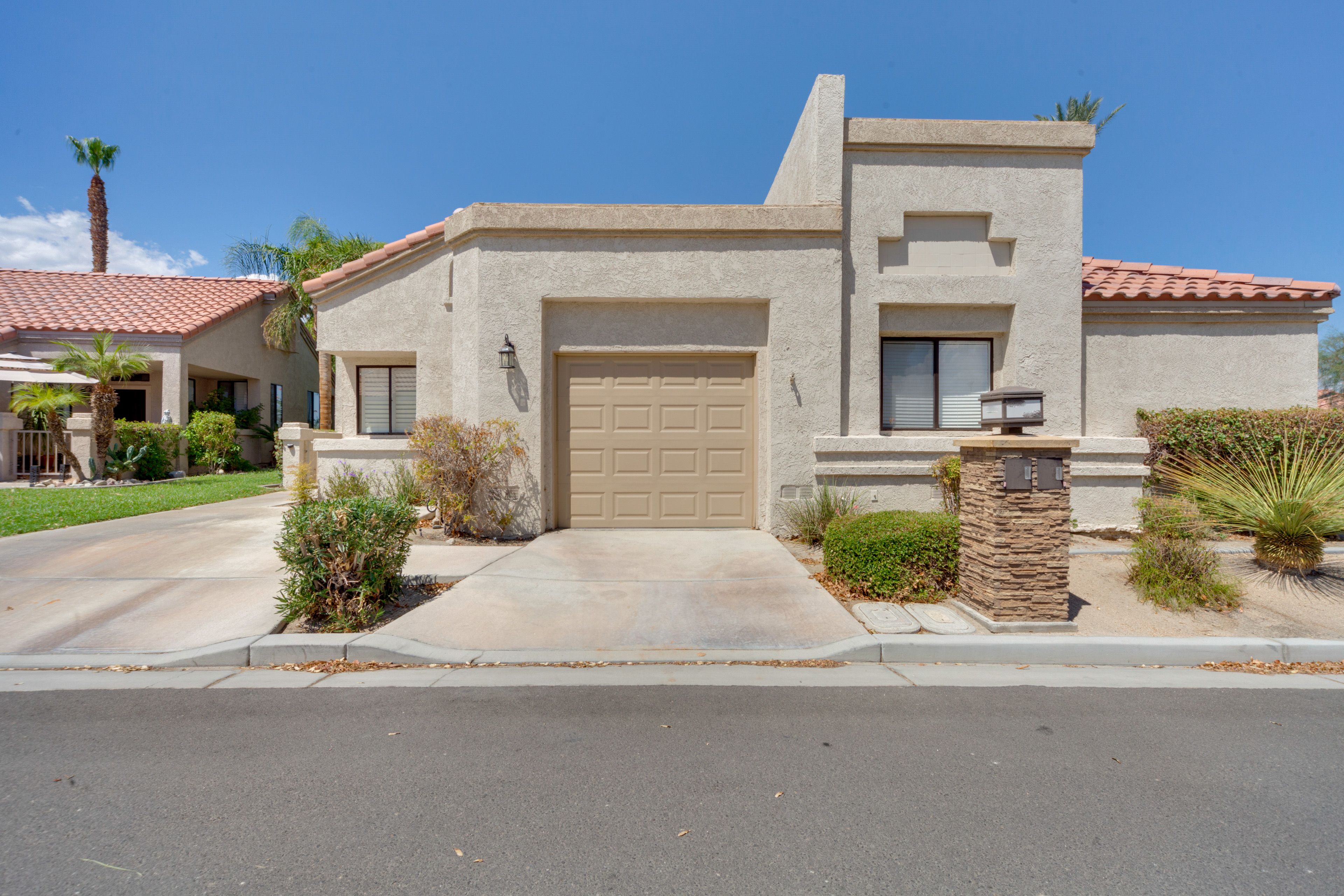 Exterior | Driveway (1 Vehicle) | Garage (1 Vehicle)
