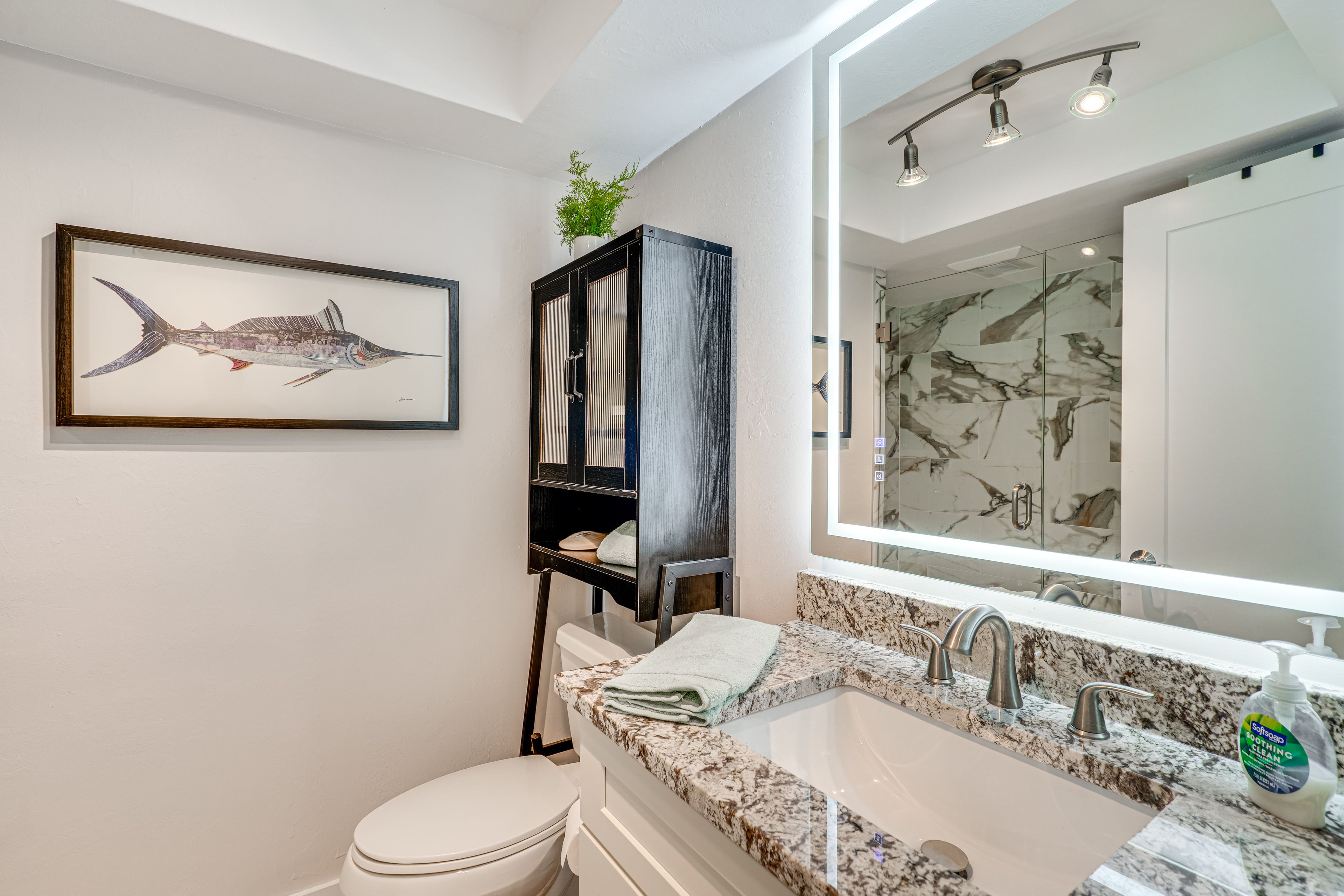 Full Bathroom | Towels Provided