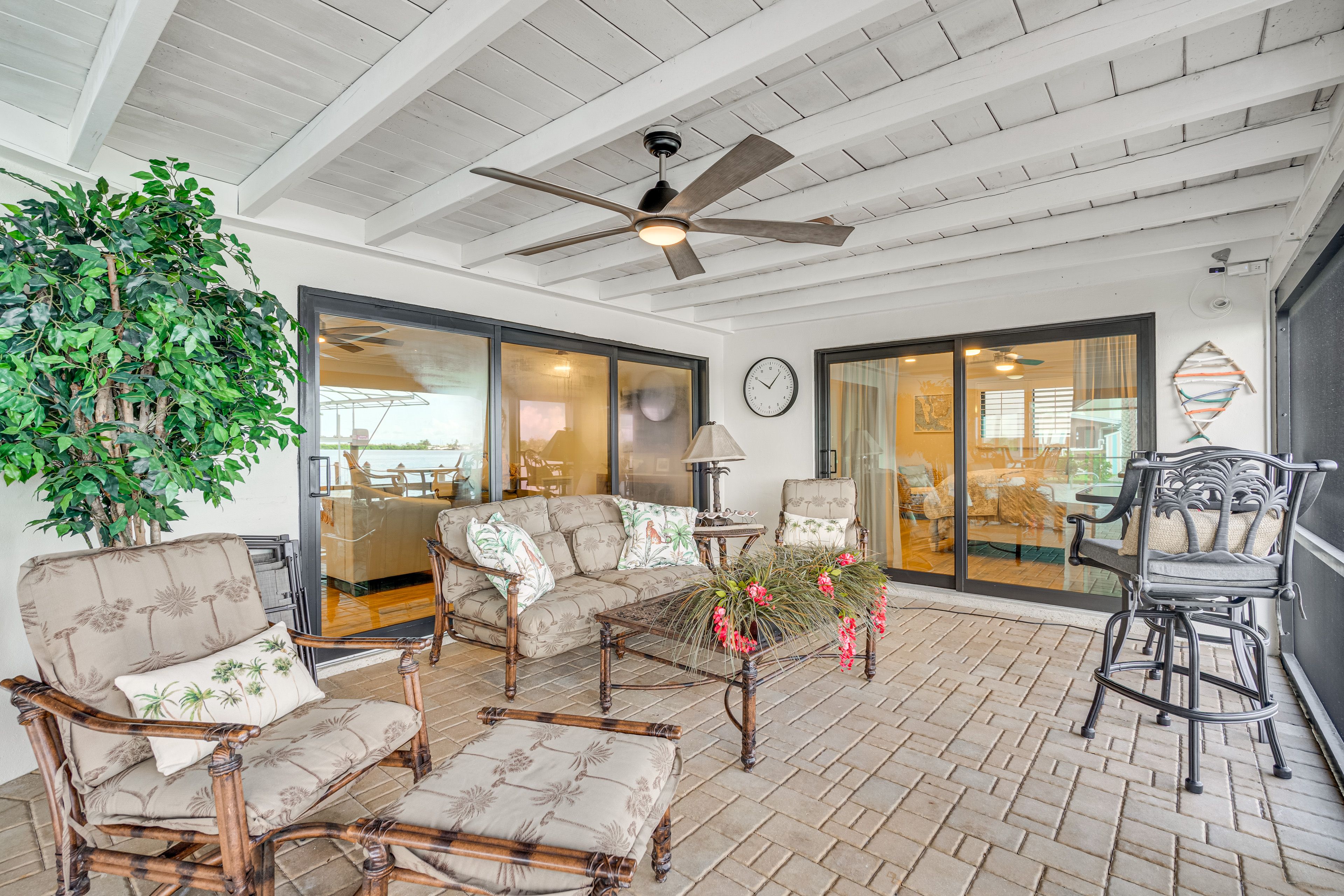 Lanai | 2-Person Dining Area | Gas Grill | Lounge Seating