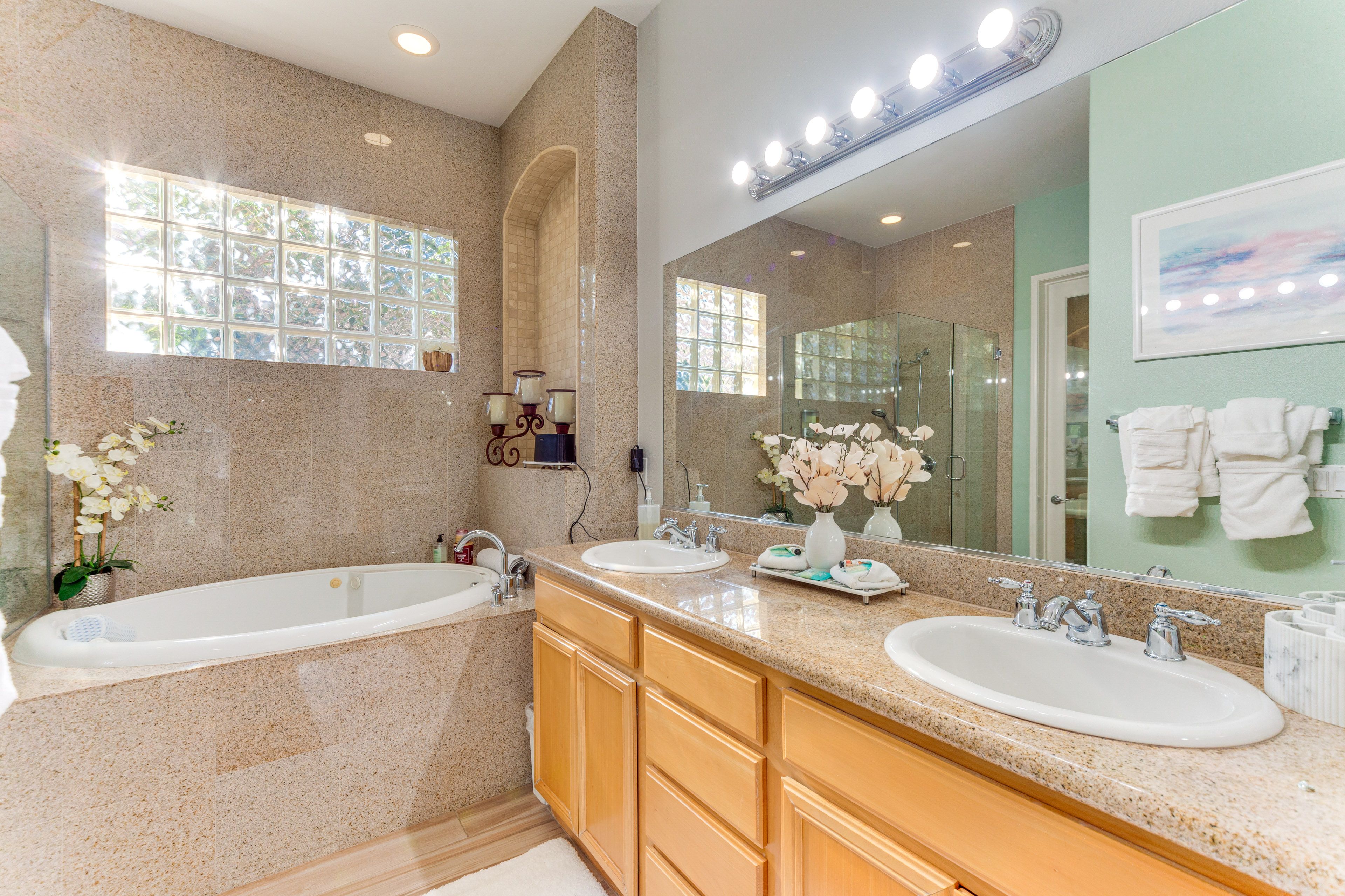En-Suite Bathroom | Shower | Jetted Tub