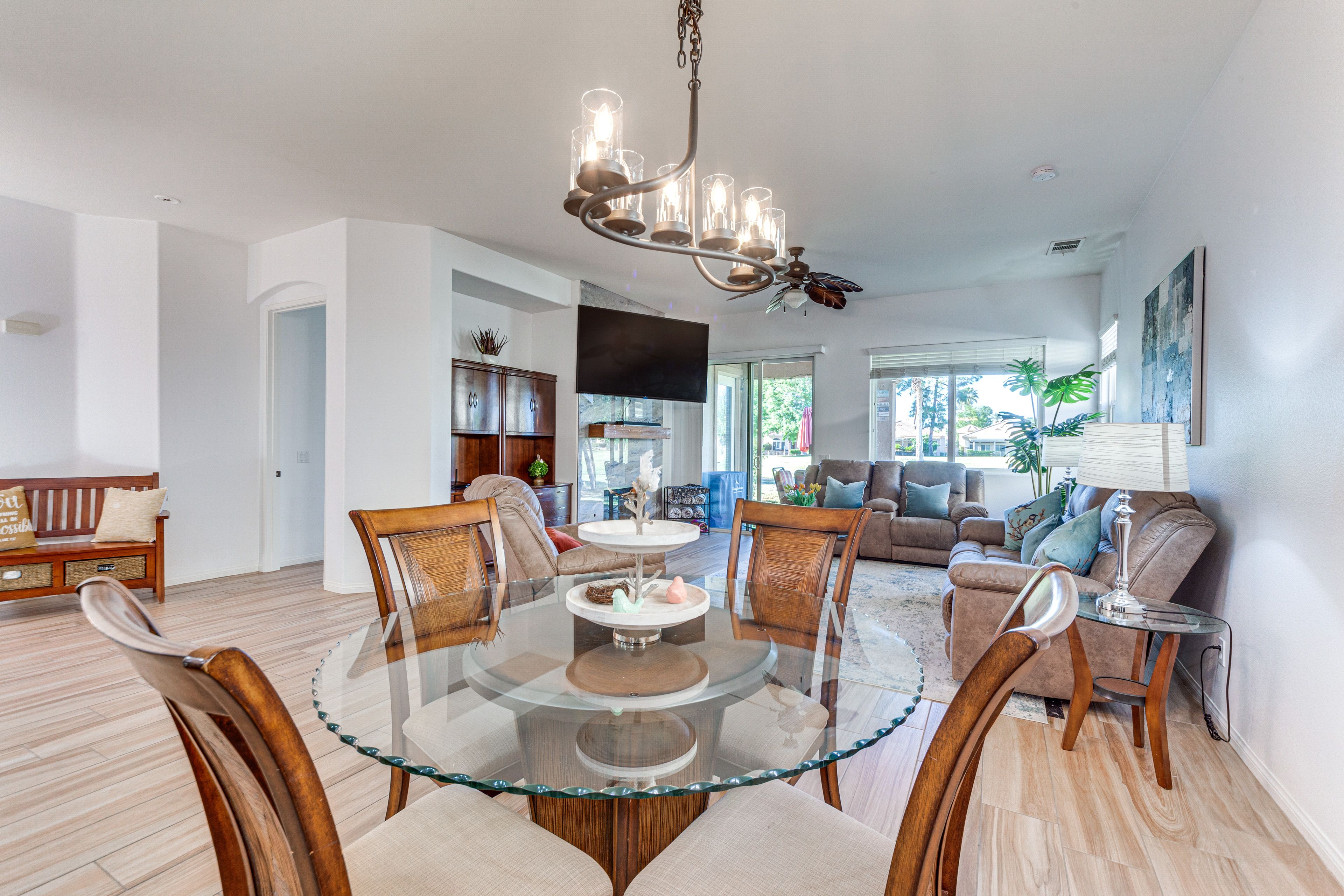 Dining Area | Dishware/Flatware Provided