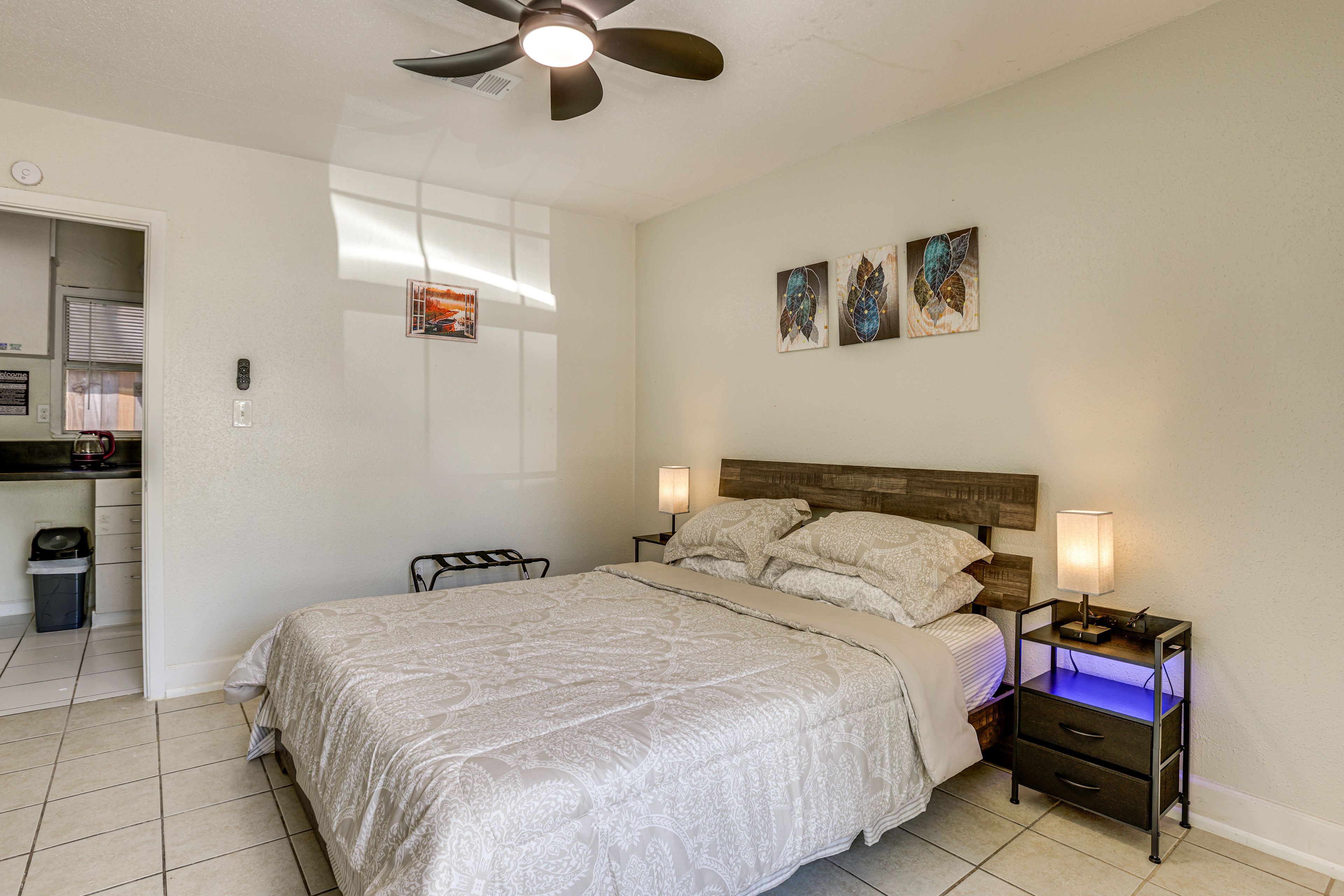 Bedroom | Queen Bed | Linens