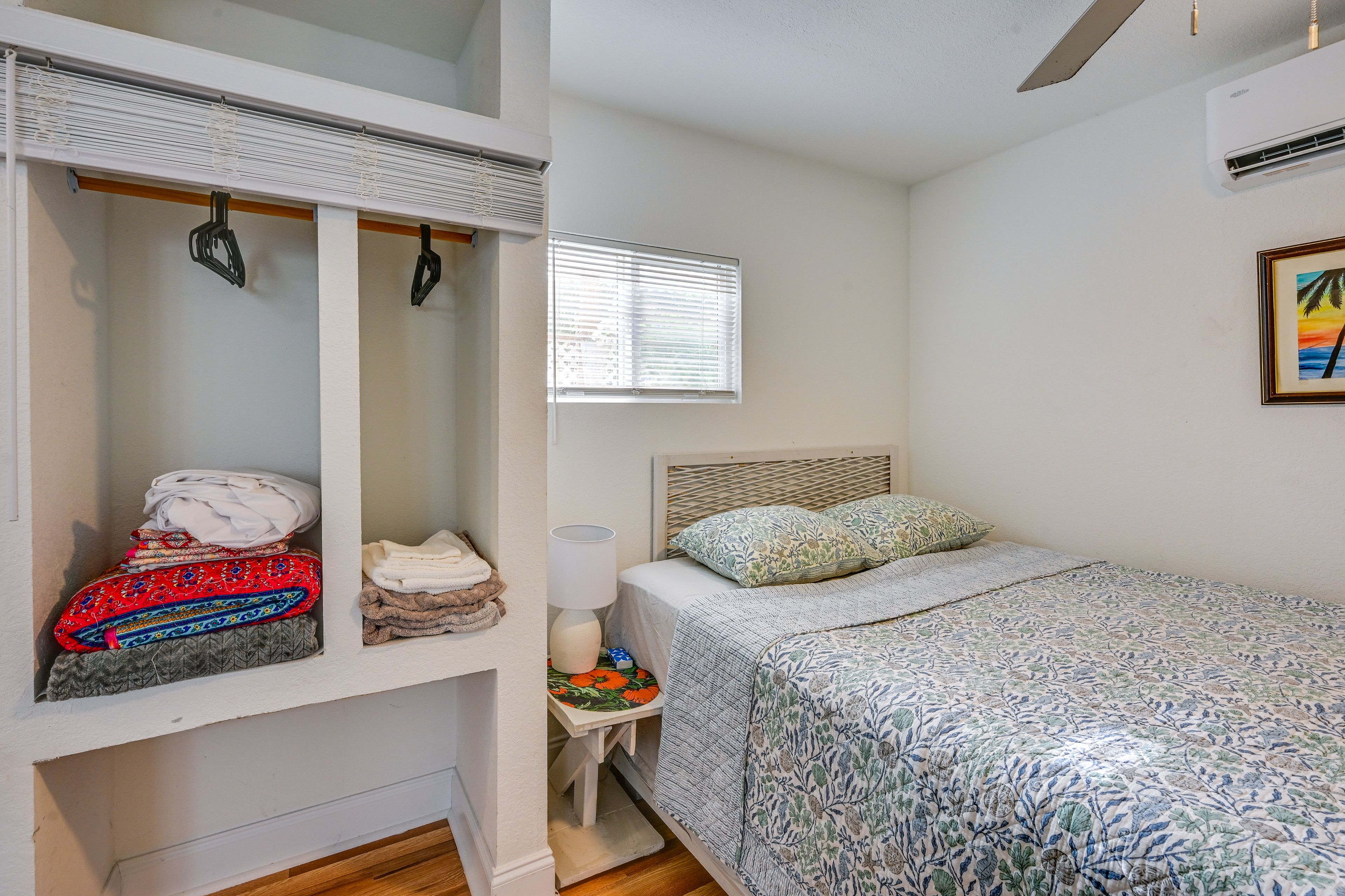 Studio | Queen Bed