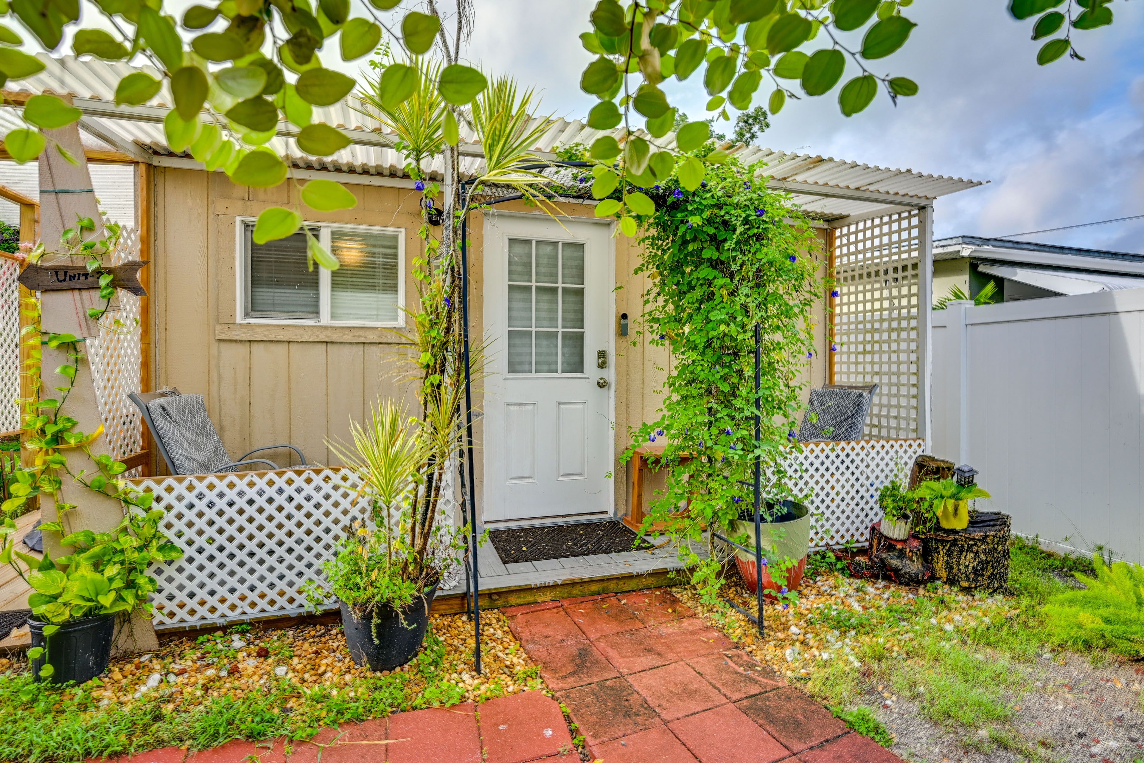 Exterior | Single-Story Studio