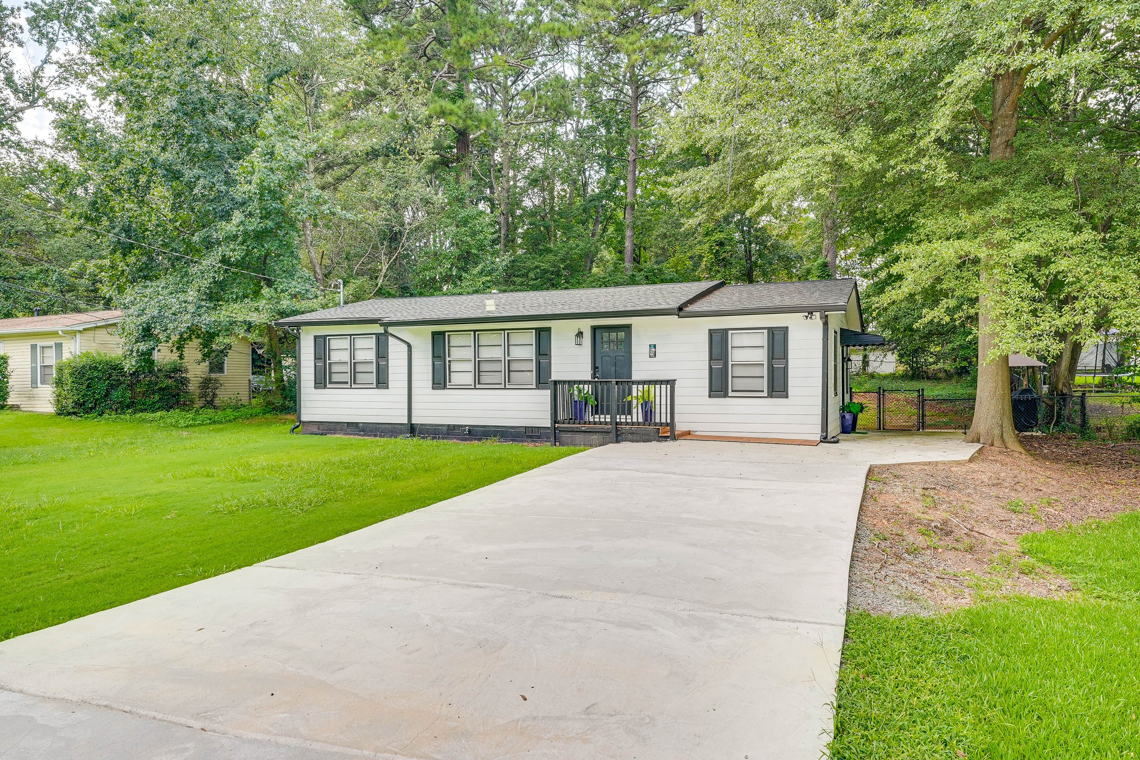 Parking | Driveway (6 Vehicles)