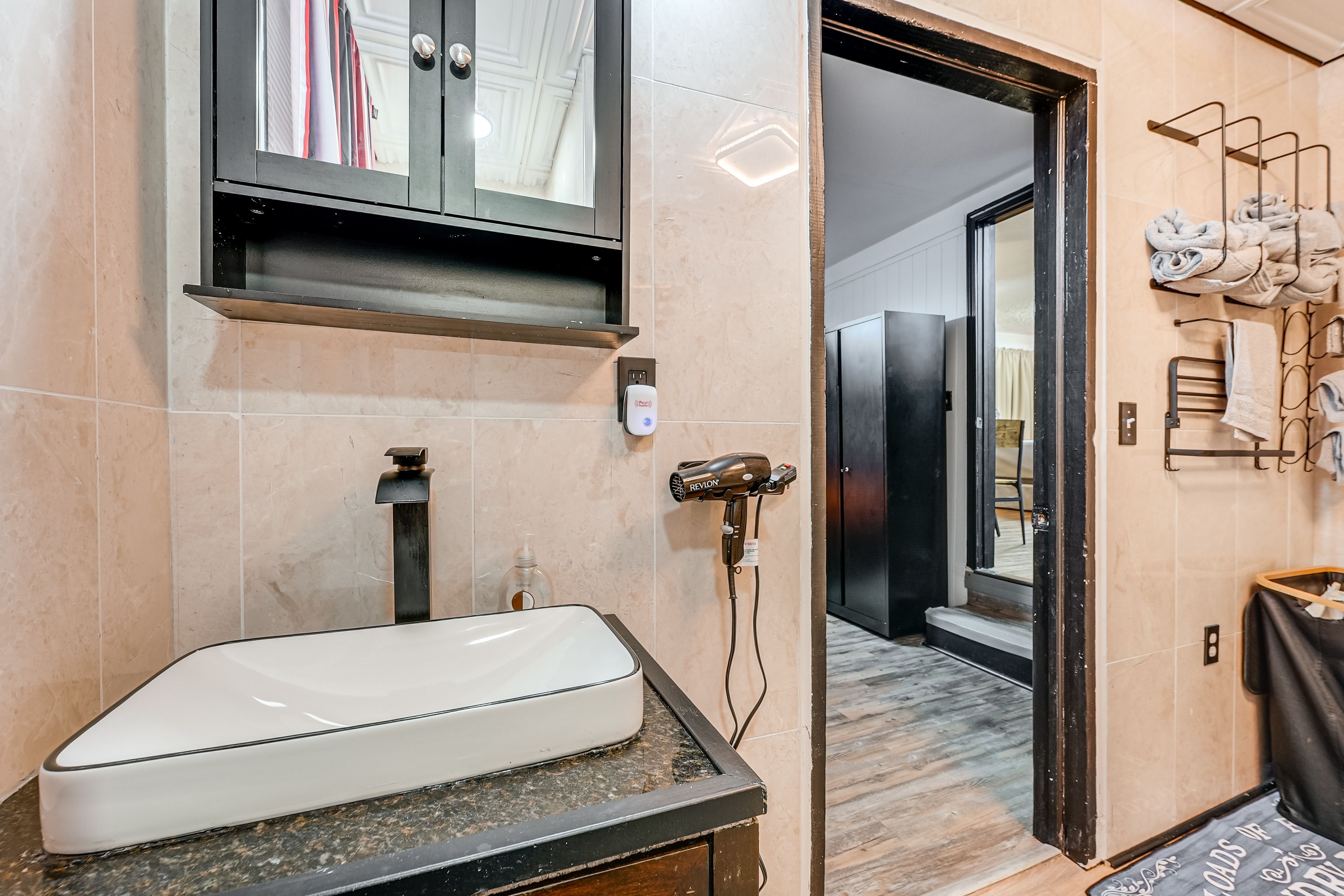 Full Bathroom | Towels Provided | Laundry