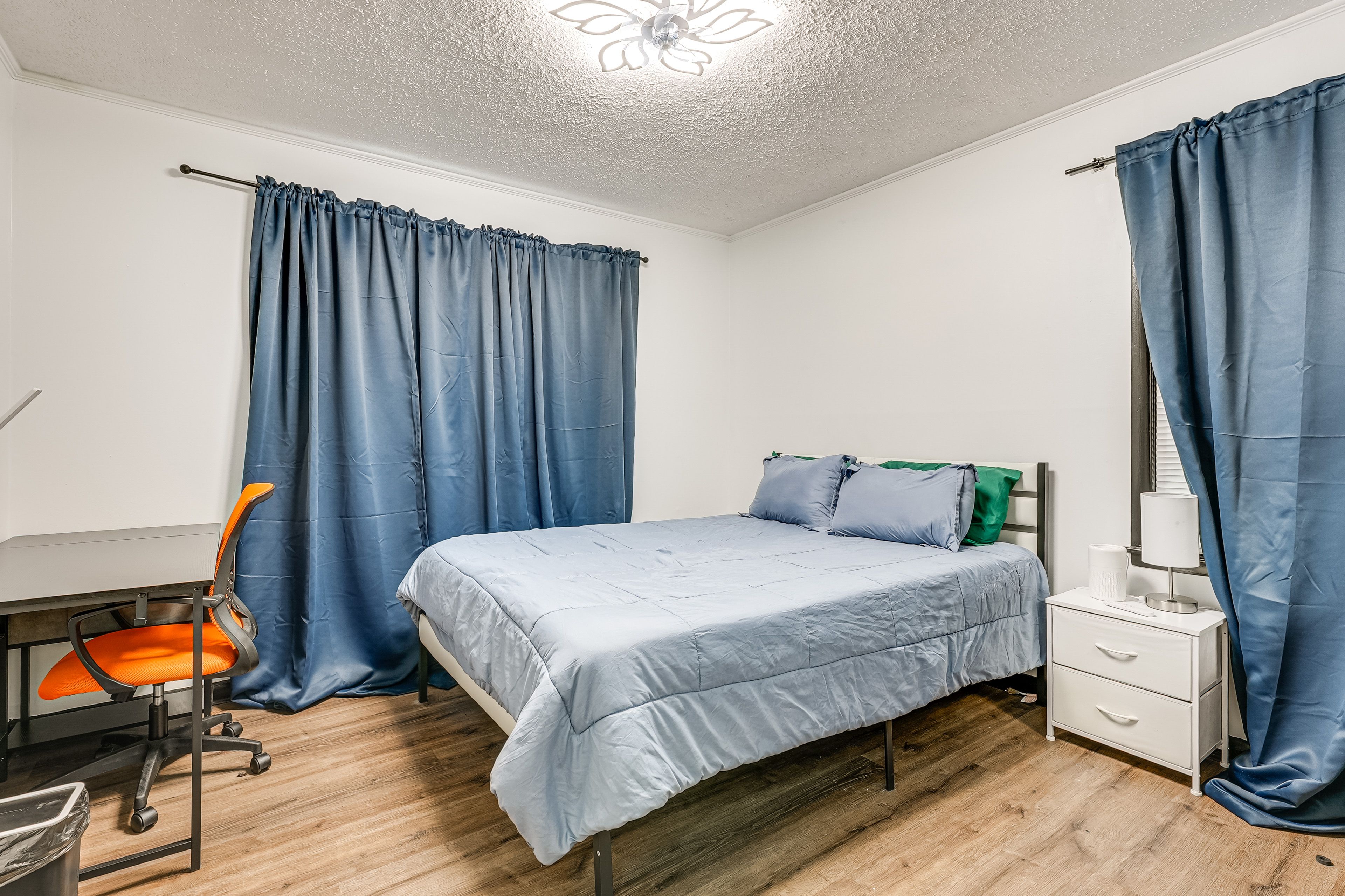 Bedroom 3 | Queen Bed | TV | Laptop Workspace