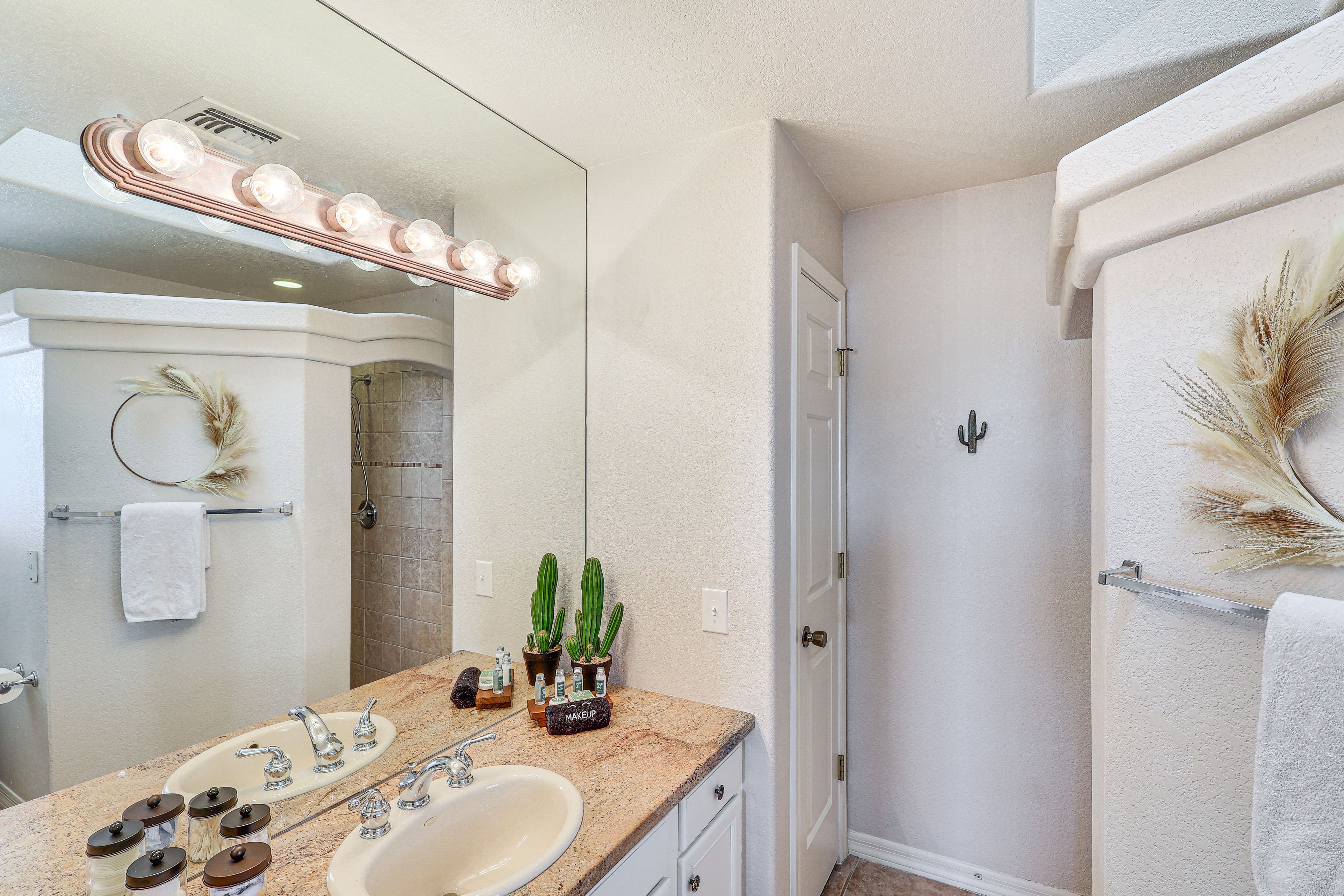 En-Suite Bathroom | Towels Provided