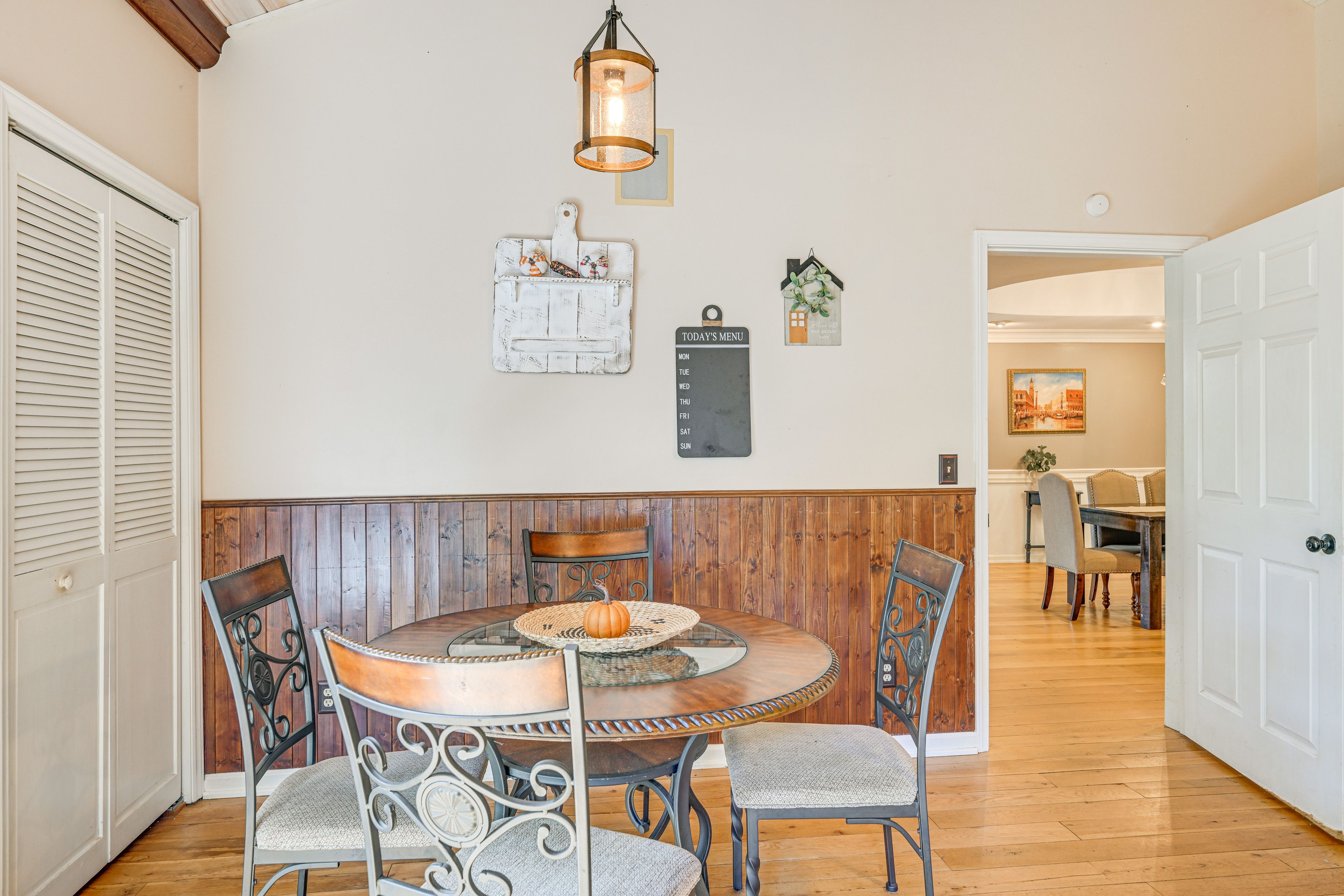 Breakfast Nook | 1st Floor