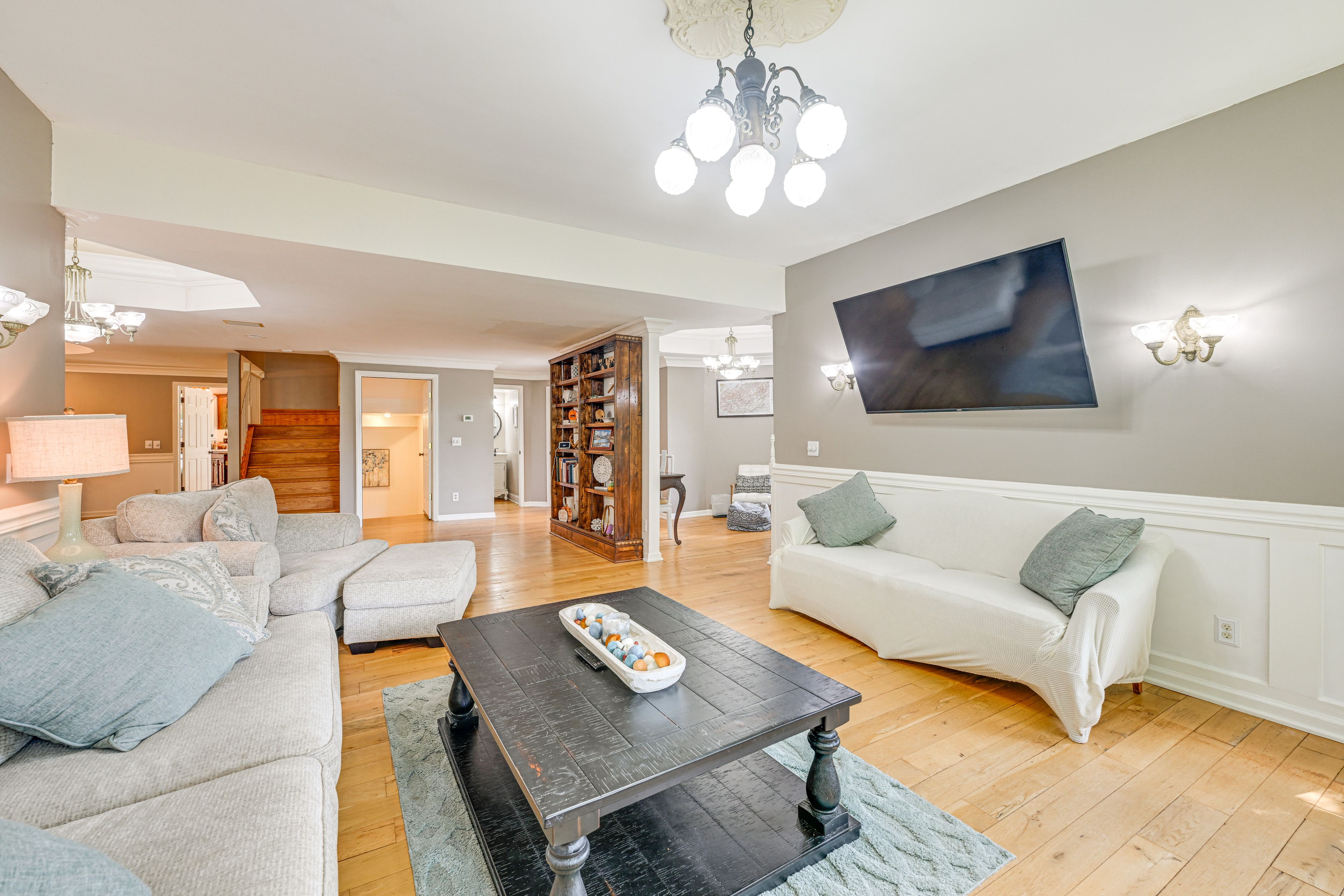 Living Room | 1st Floor | Smart TV