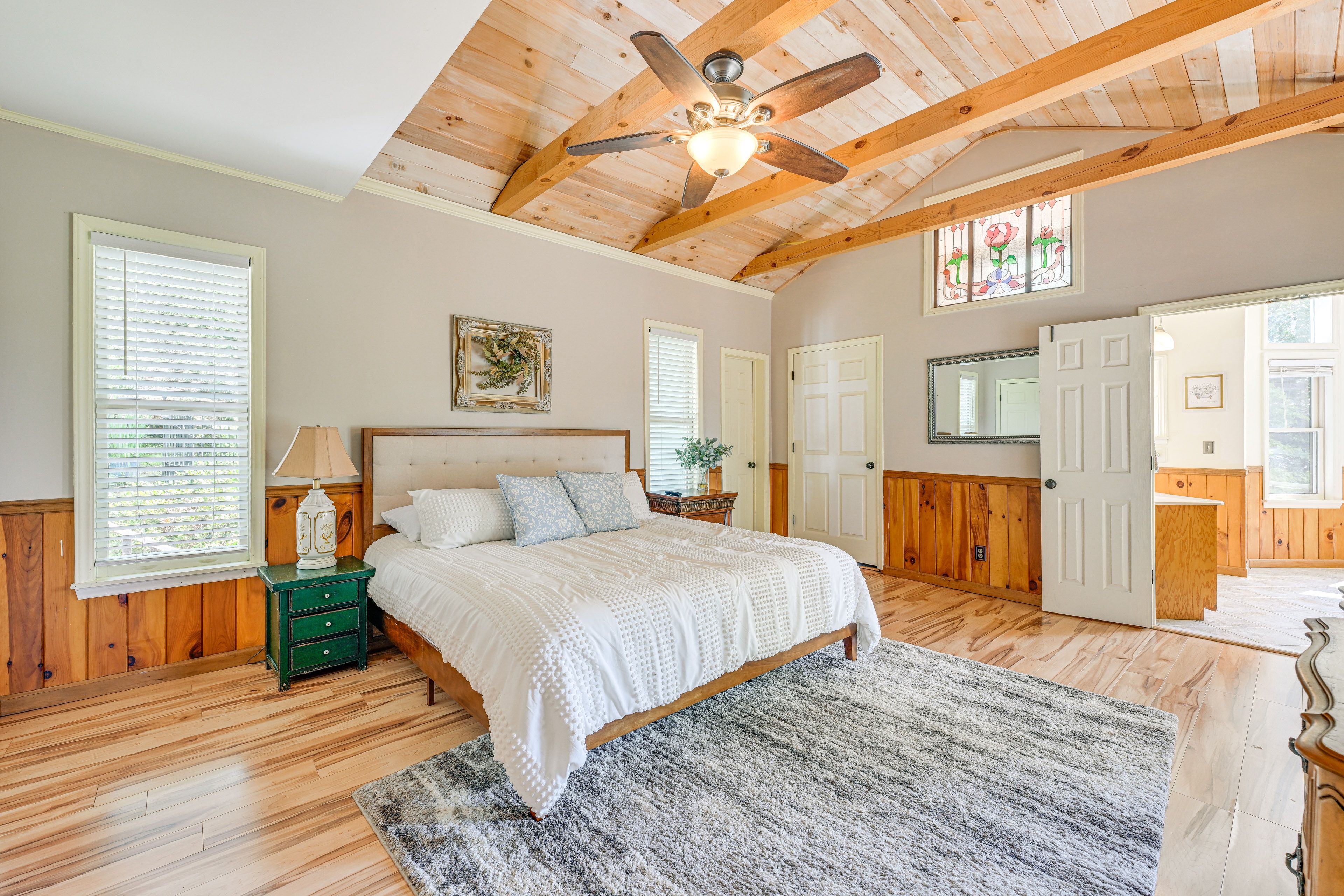 Bedroom 1 | 1st Floor | King Bed | Smart TV