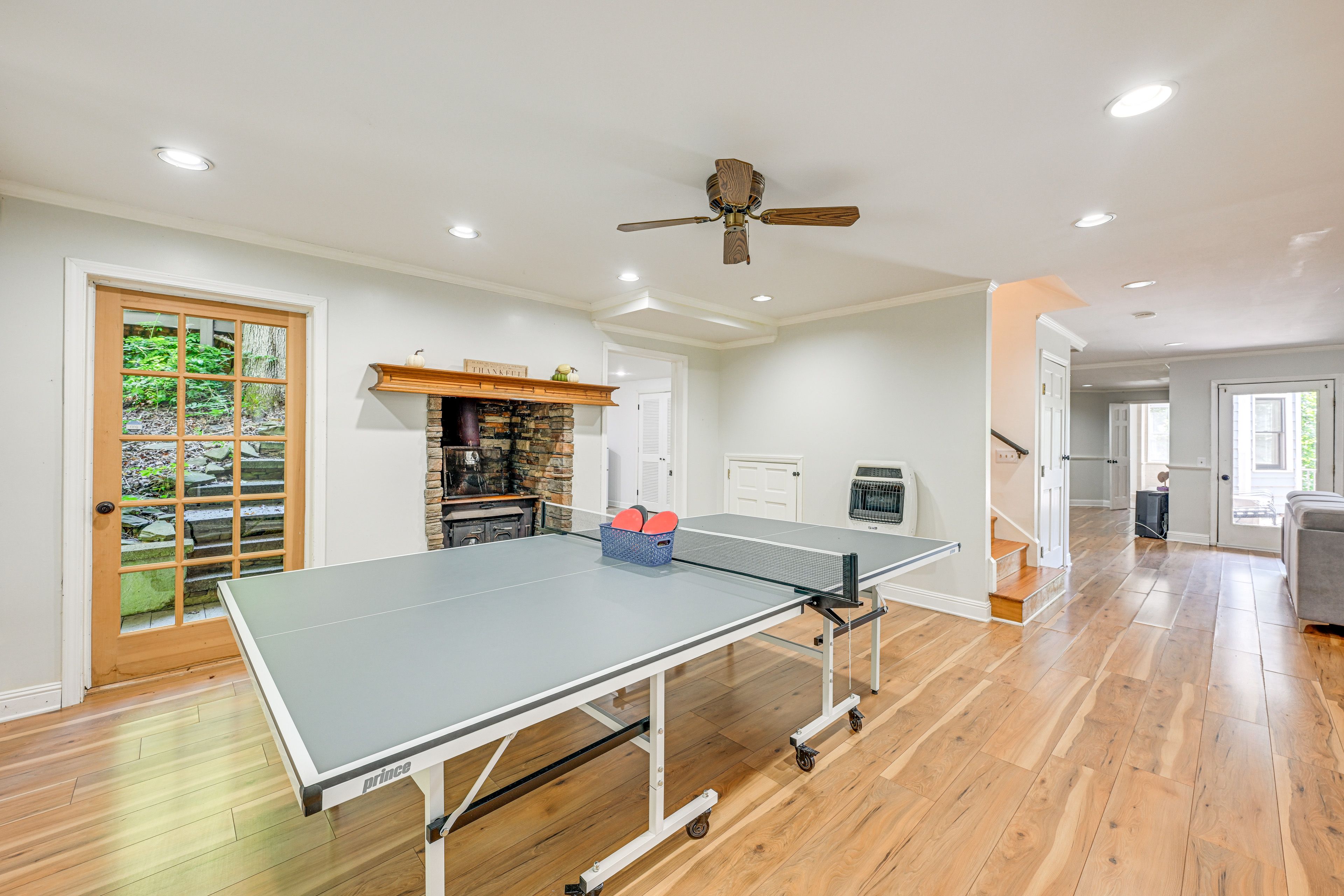 Ping-Pong Table