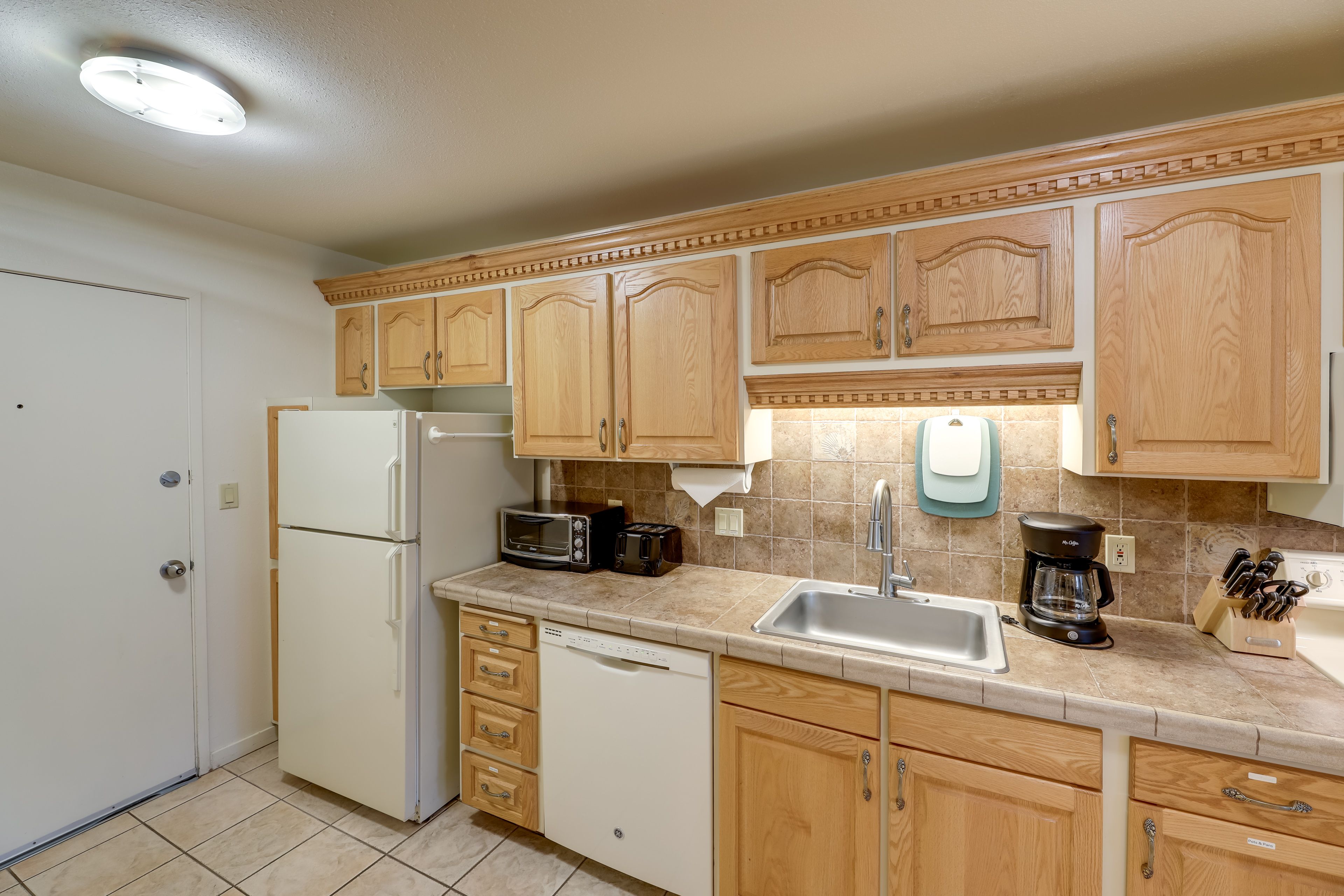Kitchen | Toaster Oven | Dishwasher | Drip Coffee Maker | 1st Floor