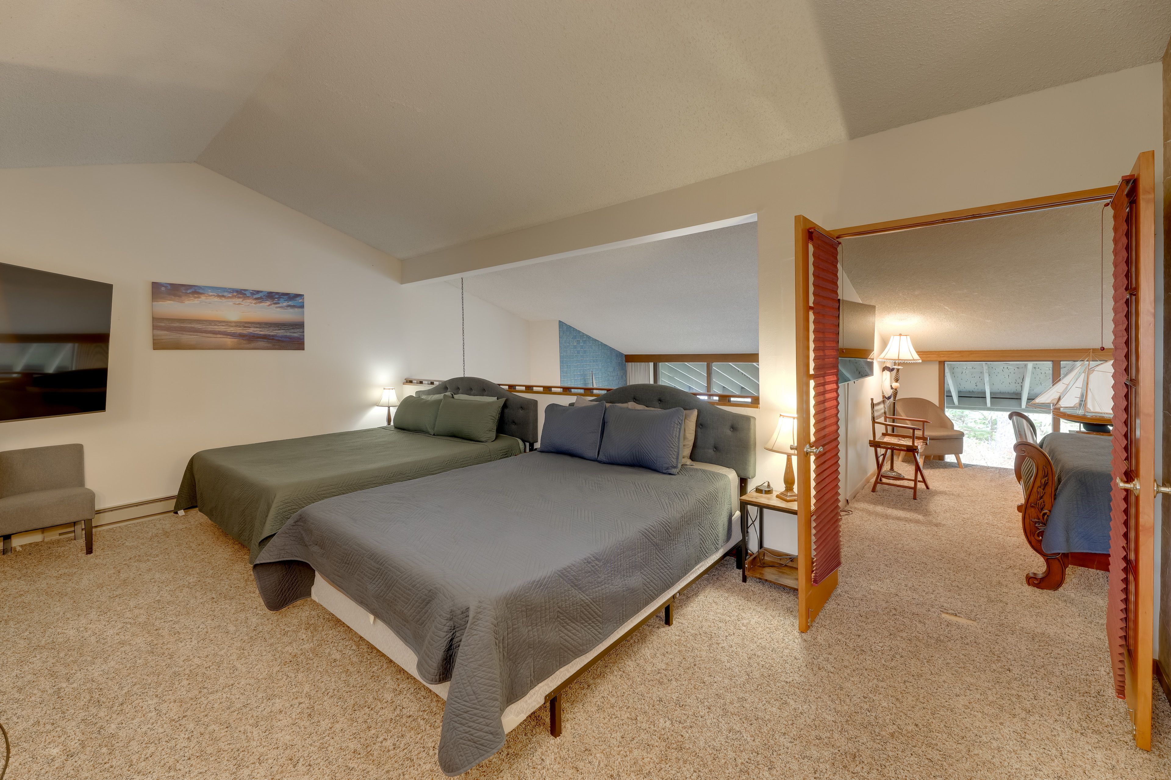 Loft | King Bed | Queen Bed | 2nd Floor