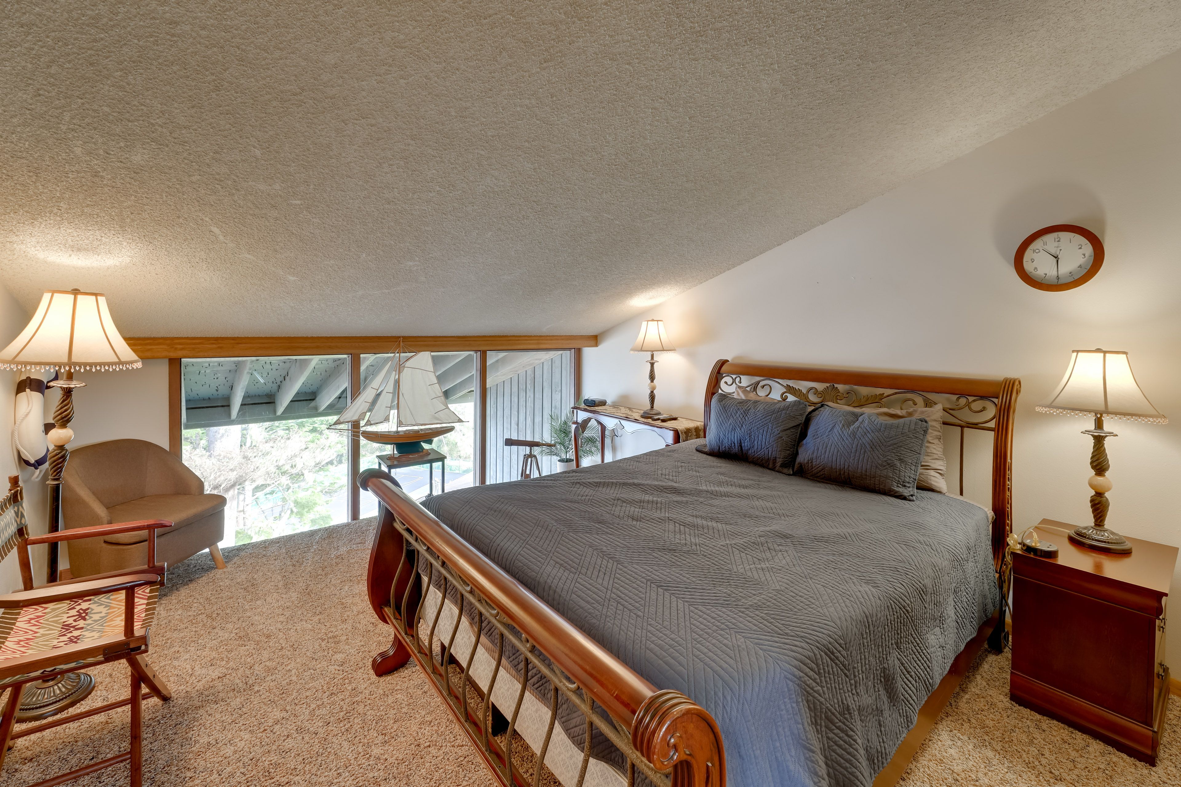 Bedroom | Queen Bed | 2nd Floor