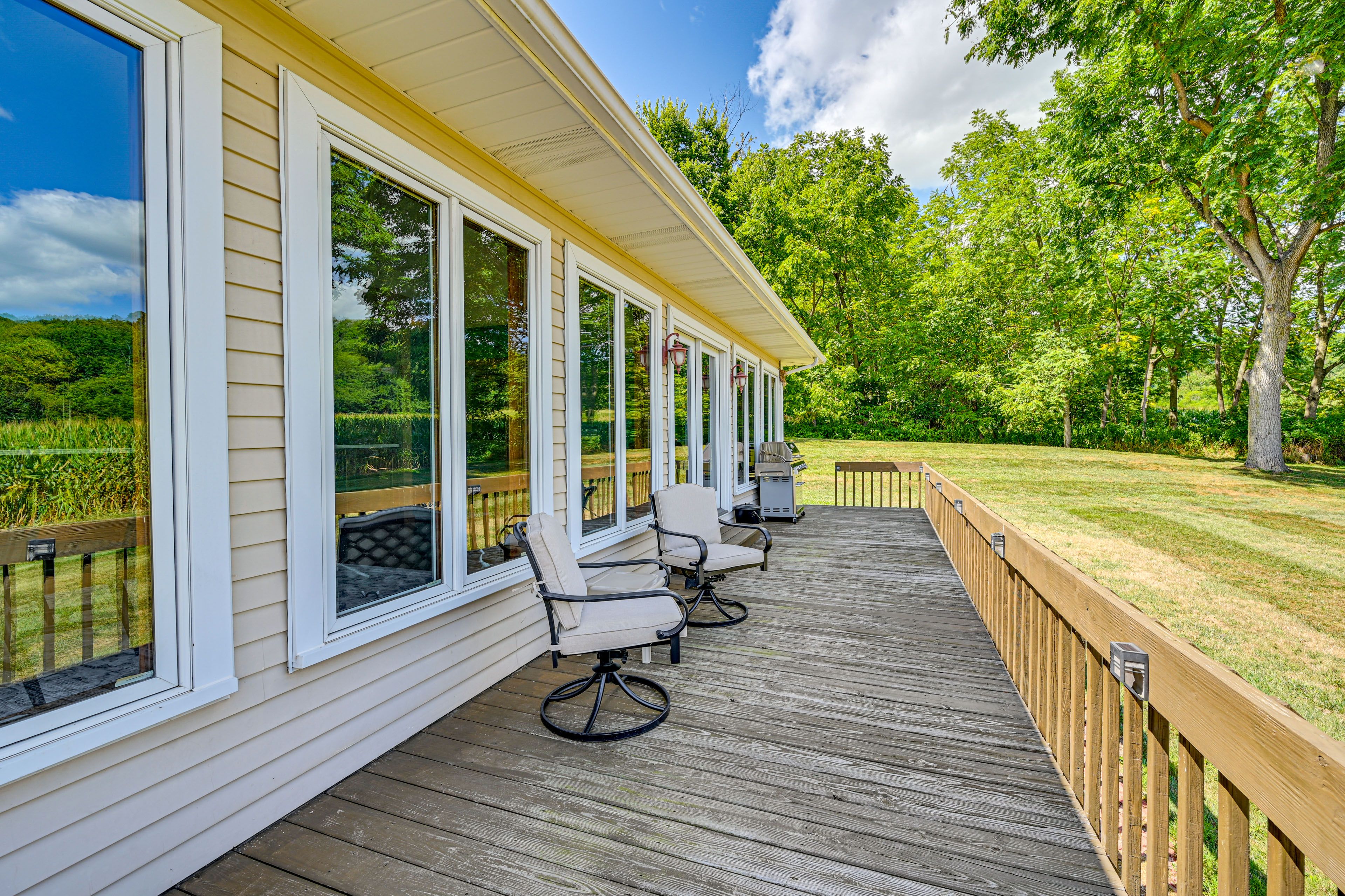Deck | Dining Area | Gas Grill