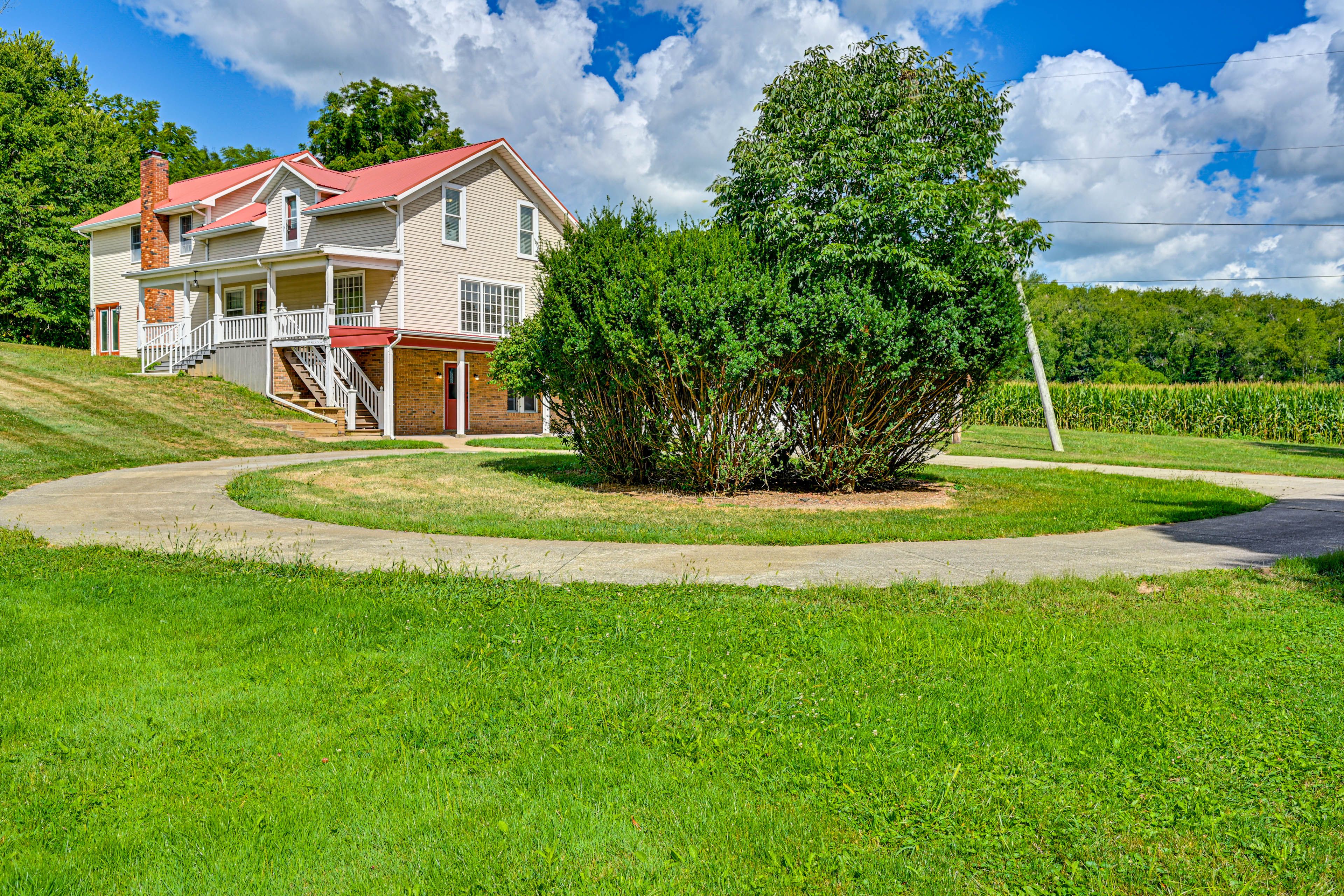 Parking | Circular Driveway (4 Vehicles)