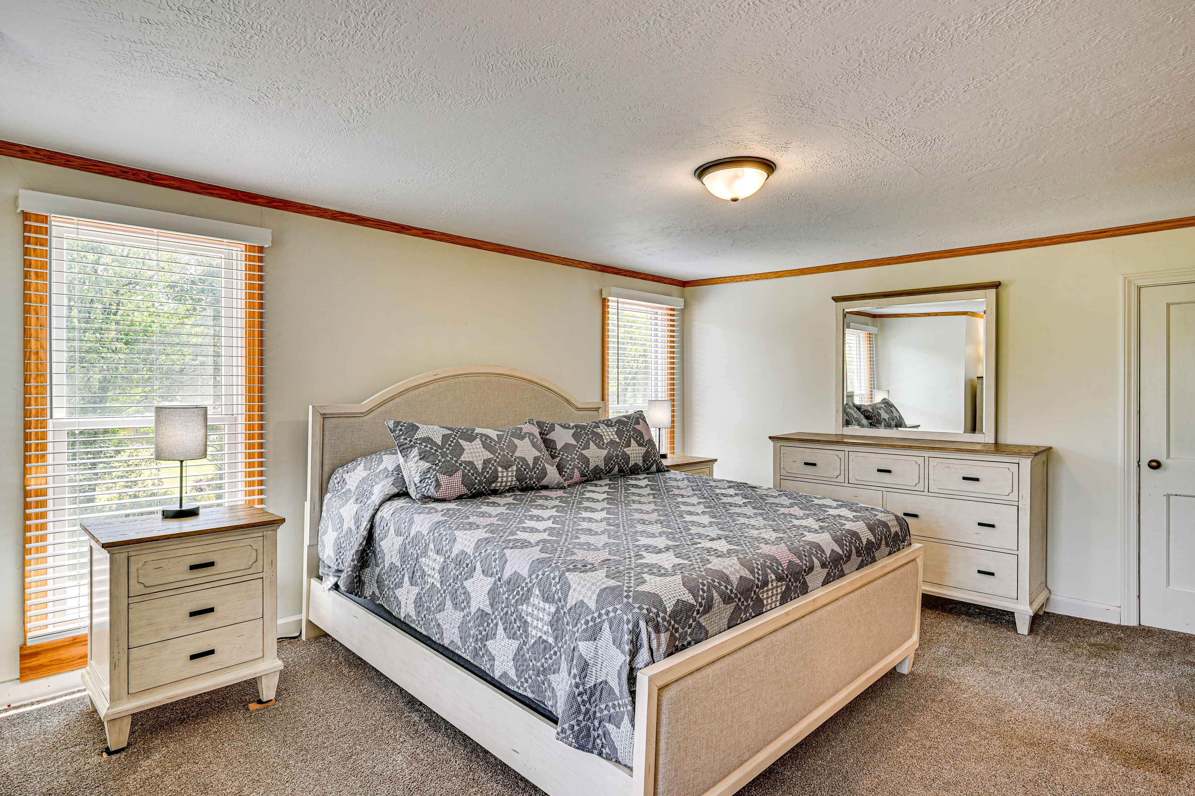 Bedroom 3 | Queen Bed | Smart TV | 3rd Floor