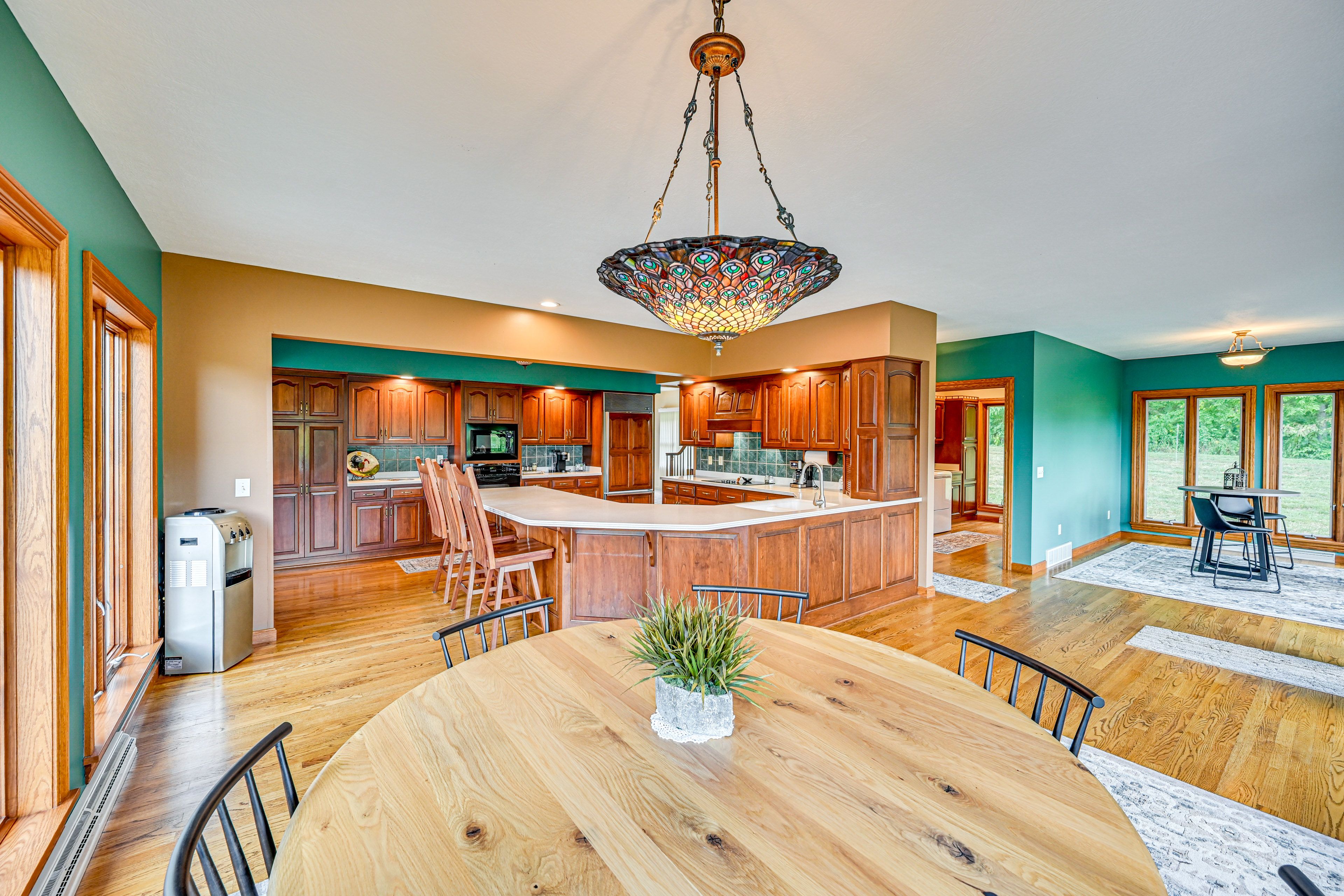 Kitchen | Dining Table | Free WiFi