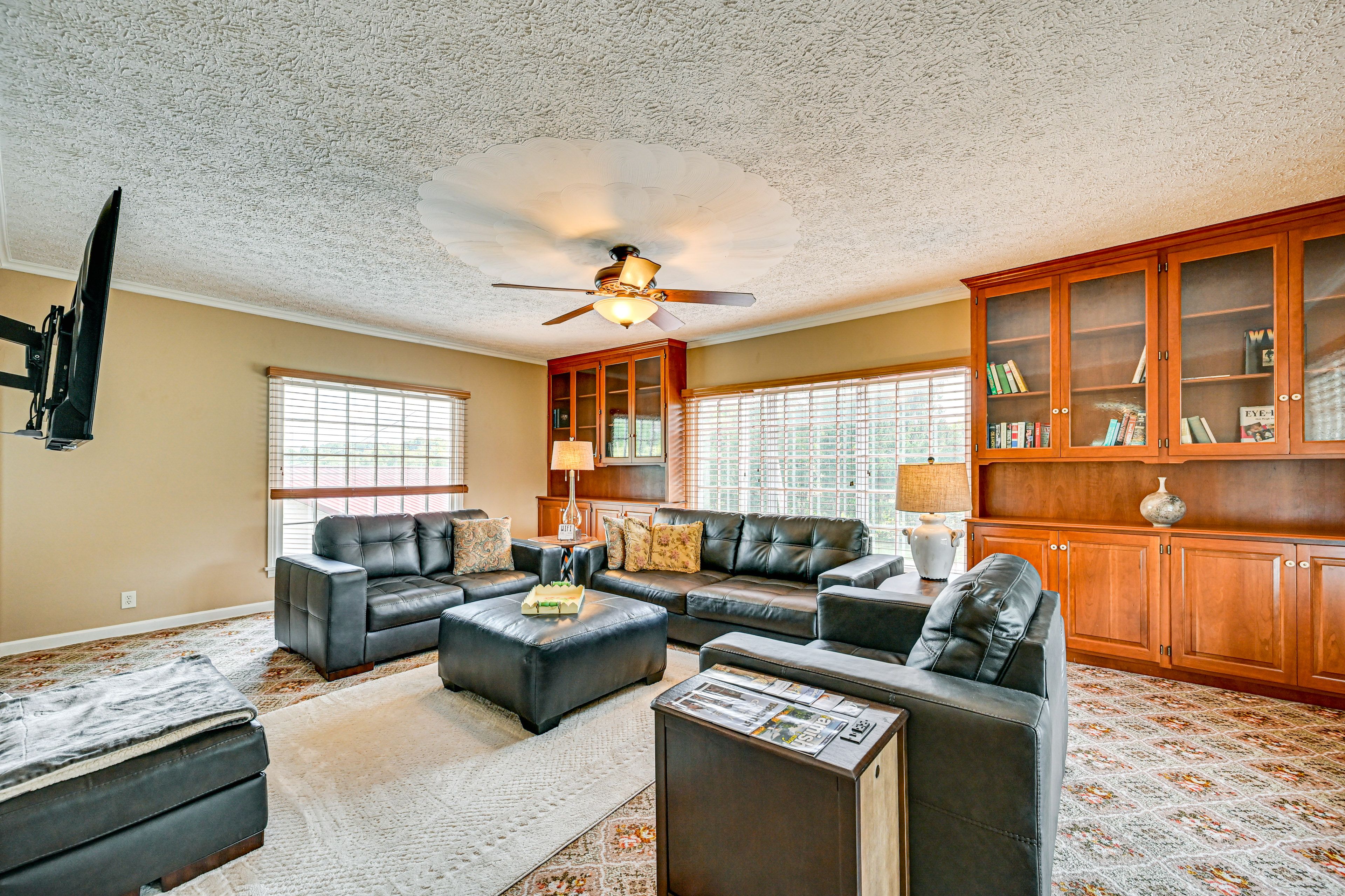 Living Room | Smart TV | Books | 2nd Floor